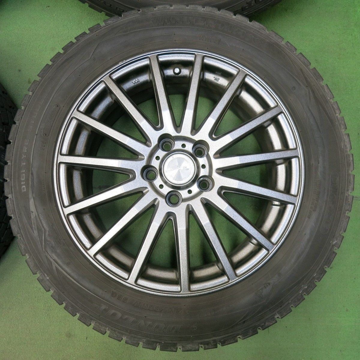 バリ溝！9.5分☆スタッドレス 215/60R17 ダンロップ ウインター 