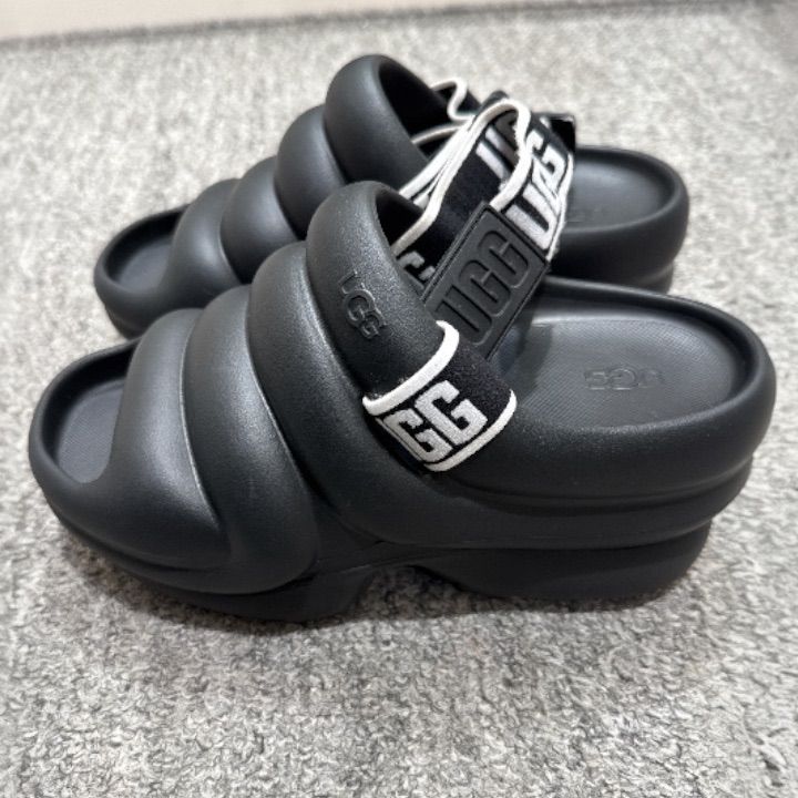【完売品】UGG AWW YEAH 厚底スポーツサンダル ブラック23cm UGG アグ AWW YEAH 厚底サンダル オープントゥ 脚長 美脚 春夏サンダル