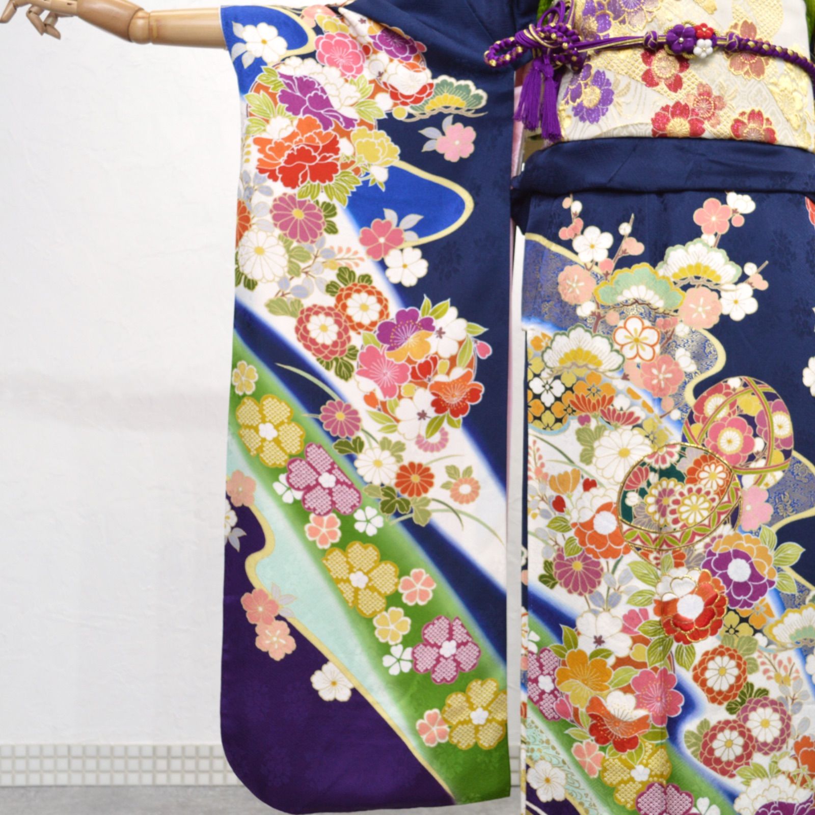 美品》正絹 振袖フルセット S〜Mサイズ 成人式 紺地 パールトーン加工 