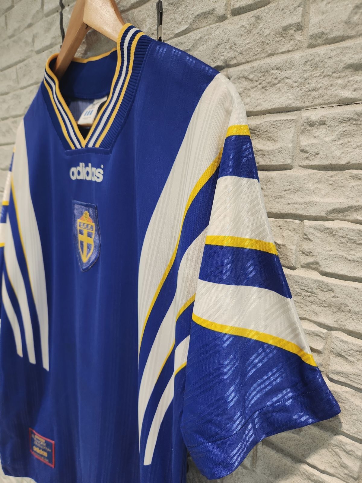 90s adidas サッカー スウェーデン代表 ユニフォーム サッカーシャツ 90s adidas スウェーデン サッカー ユニフォーム L ゲーム