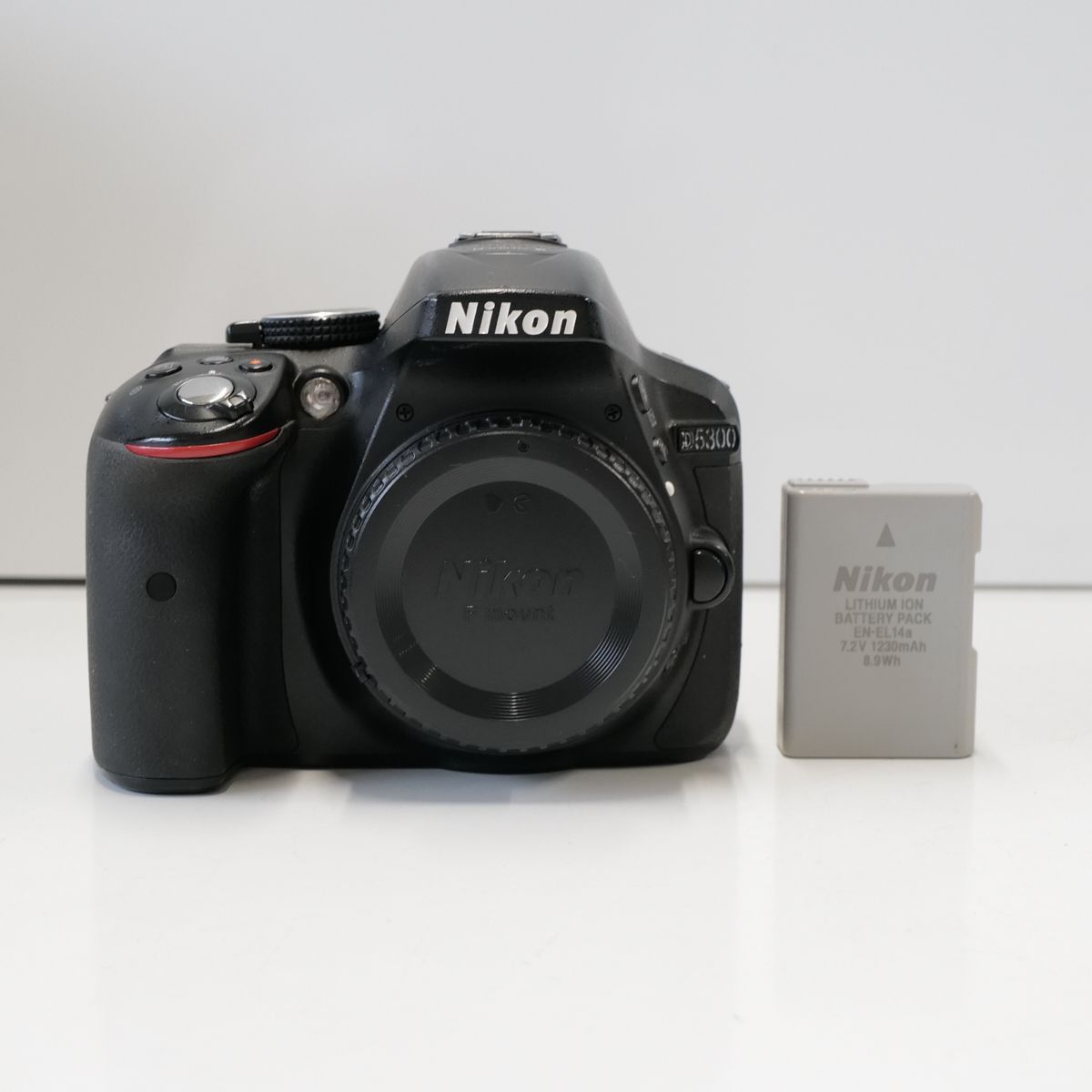 Nikon D5300 ボディ USED超美品 本体+バッテリー デジタル一眼 DX 2416万画素 バリアングル液晶 Wi-Fi 完動品 中古 X5780