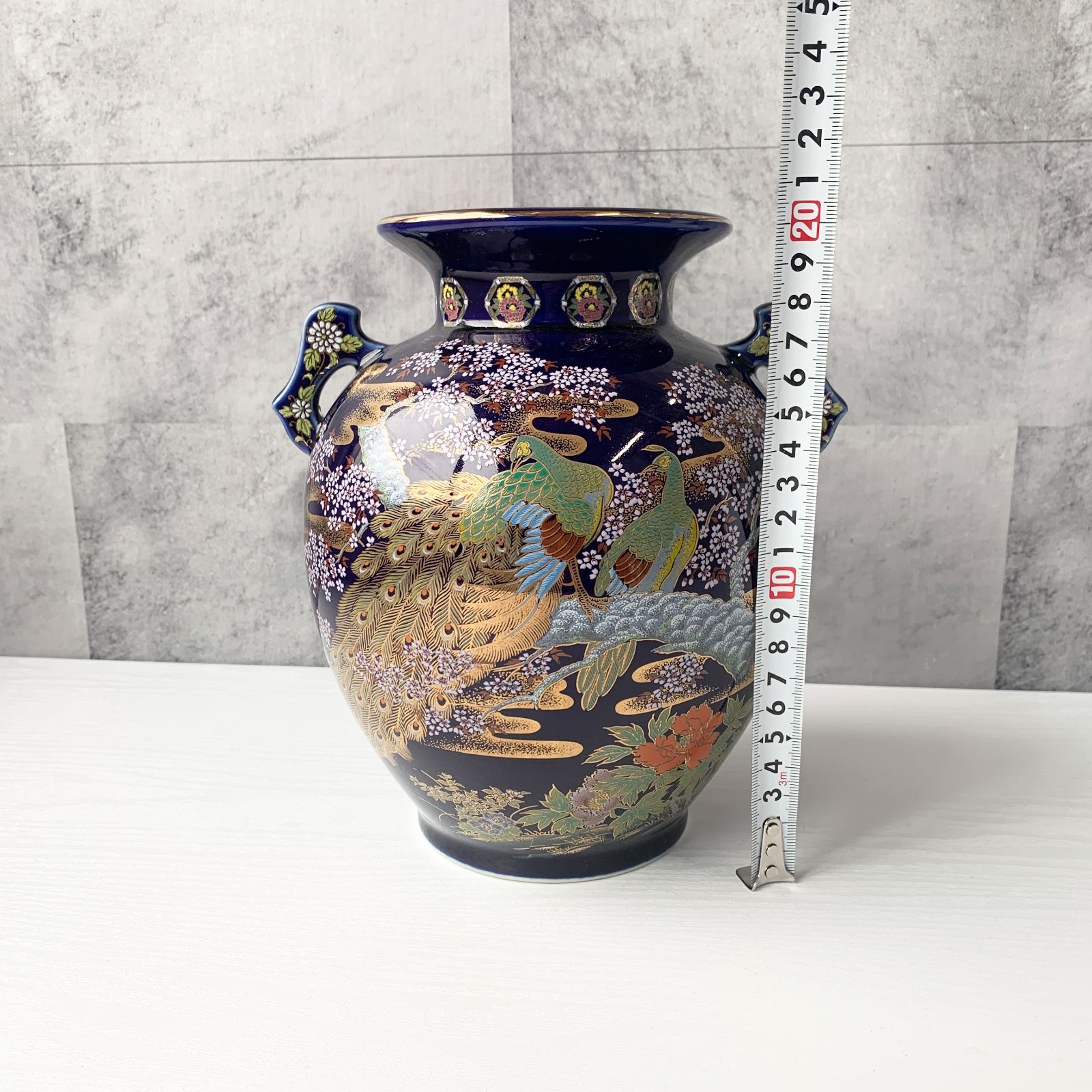 明陶 壺 花瓶 孔雀 クジャク 桜 絵柄 紺色 瑠璃色 和風 豪華 置き物 アンティーク 美術品