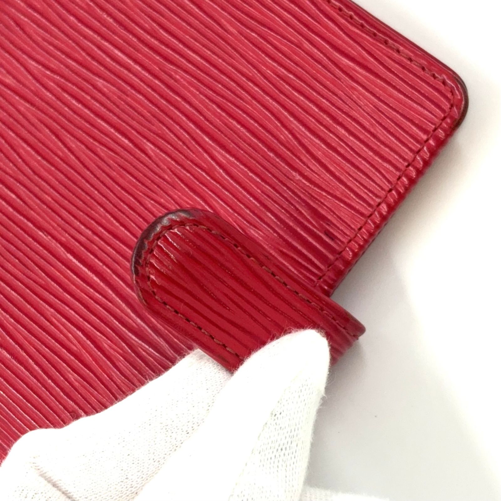 LOUIS VUITTON ポルトビエ コンパクト エピ エピ カスティリアン