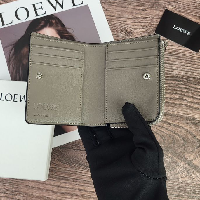 新品未使用】ロエベ（Loewe）二つ折り財布 牛革 マルチカラー