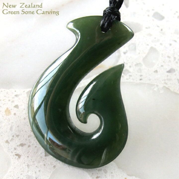 ニュージーランド グリーンストーン カービング ペンダント 天然石