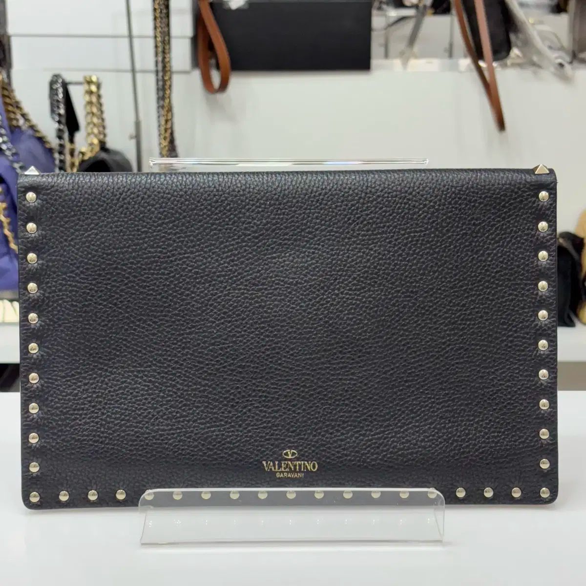 VALENTINO ヴァレンティノ ロックスタッズ レザークラッチバッグ 黒 Valentino(ヴァレンティノ) ロックスタッズ カーフレザー