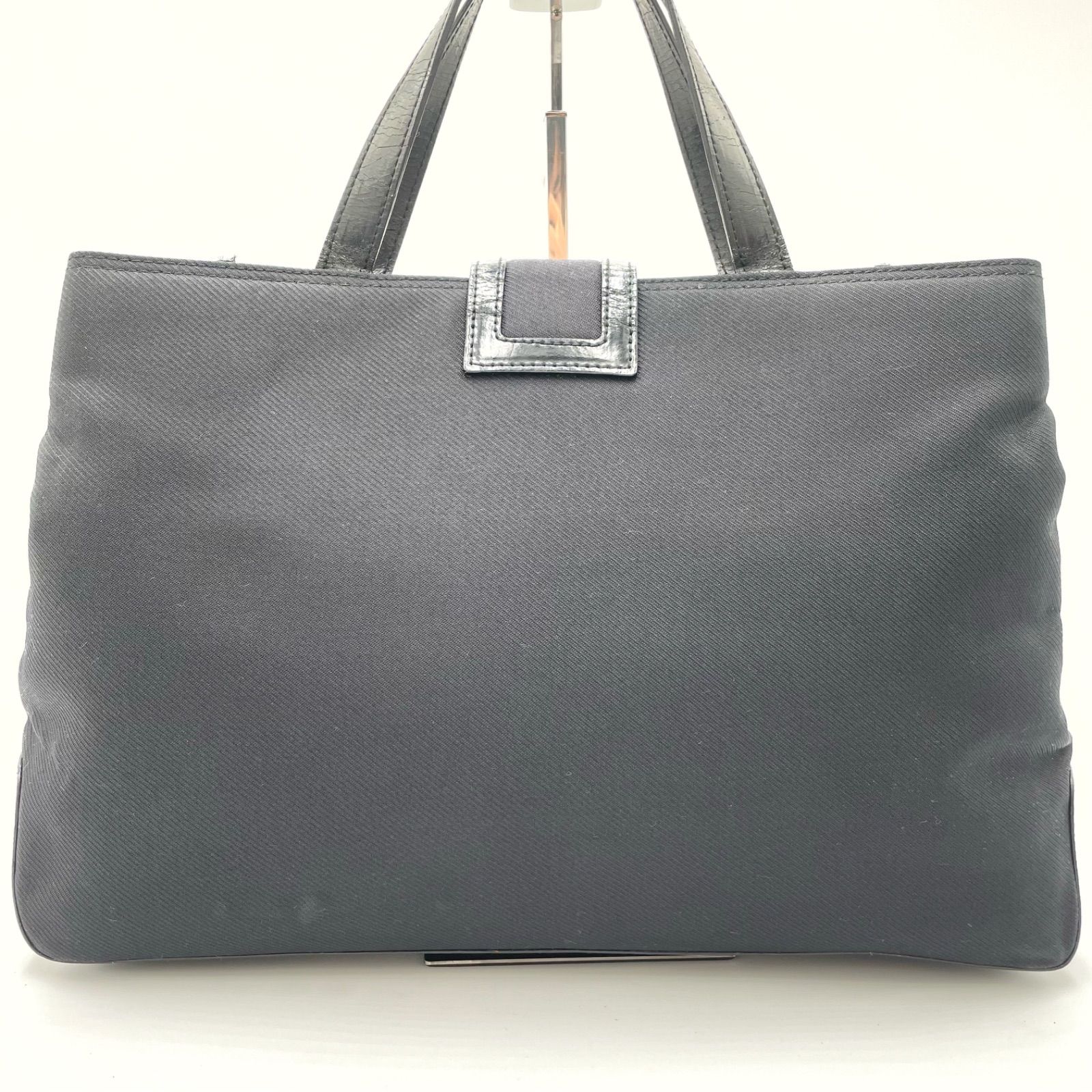 値下げ中】GIVENCHY PARIS クラッチバッグ 恥ずかしく ジバンシィ 黒 韓国