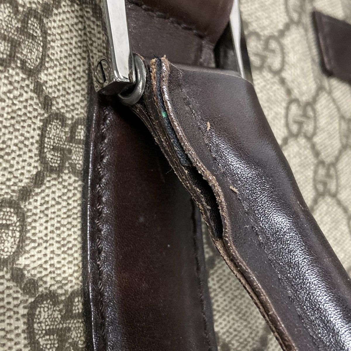 ベージュ×ダークブラウン