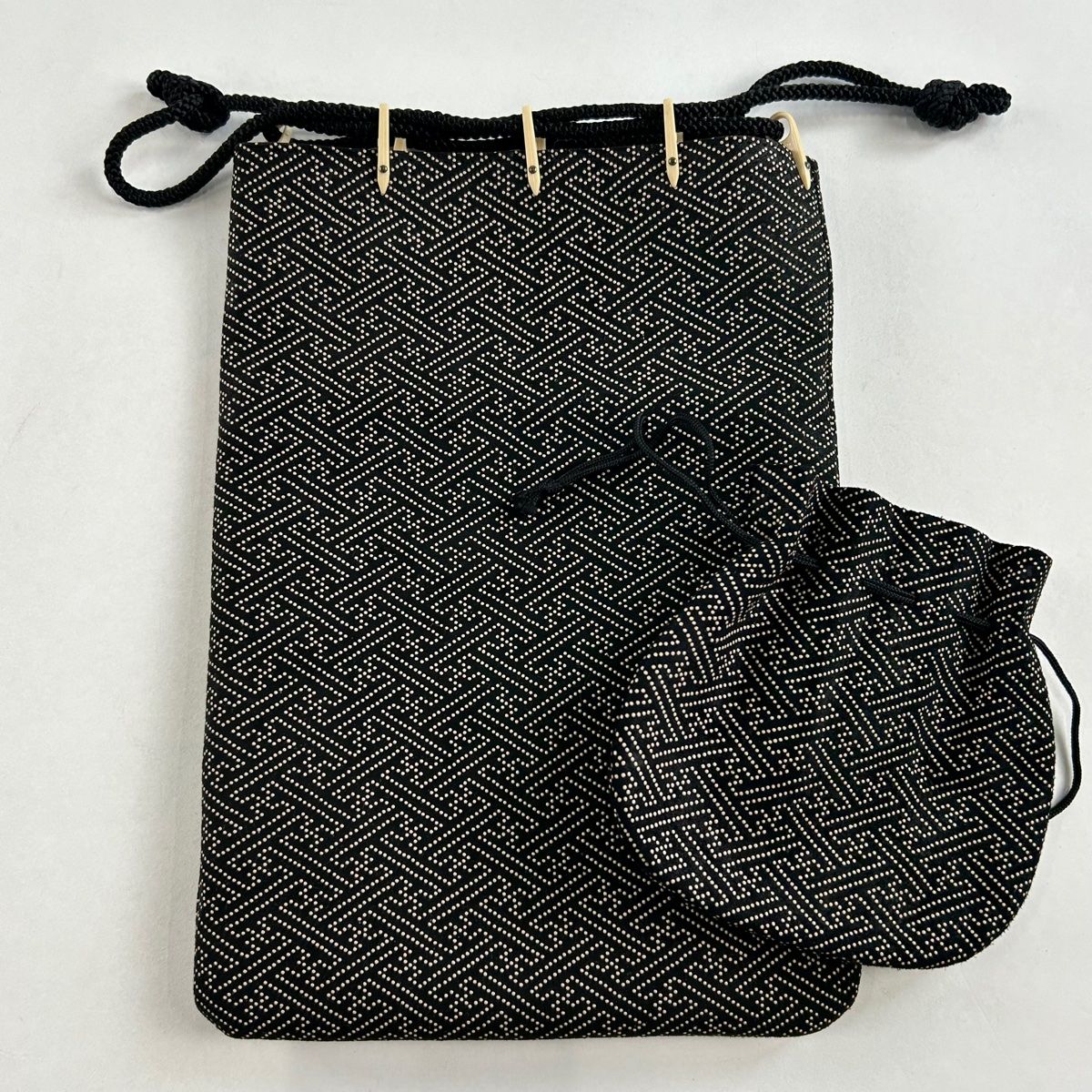 和装バッグ 合切袋 巾着 ミニ巾着付き 紗綾形 黒 和装小物