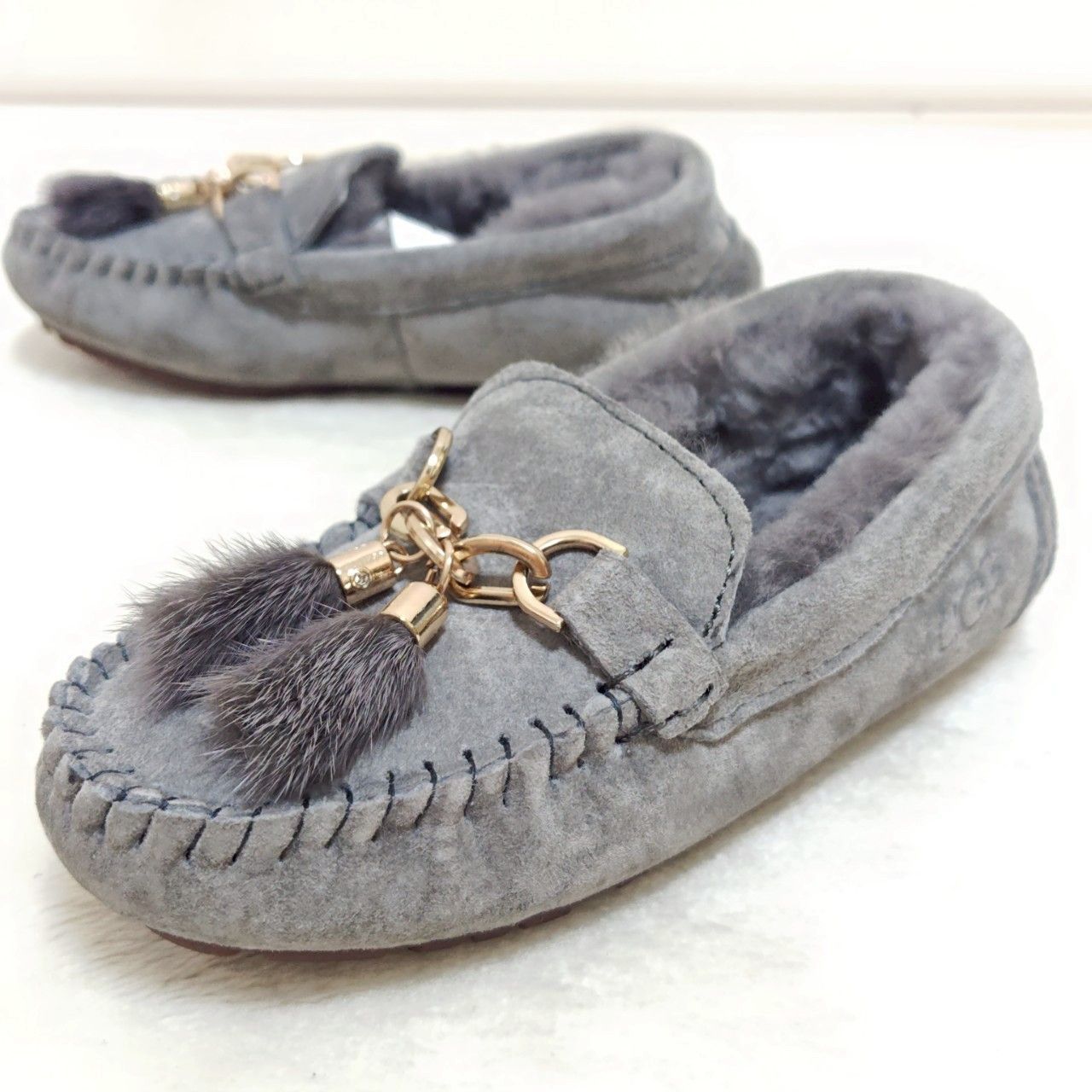 【未着用】UGG アグ　モカシン　デラックスローファー 新品UGGアグモカシンローファーDakota26cm Pewter（モカシン UGG