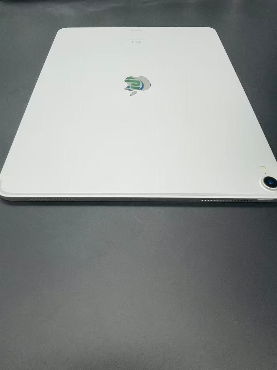 iPad Pro 12.9インチ 第三世代 Wi-Fiモデル 64GB MTEM2J A シルバー VETTDRUCK_DE