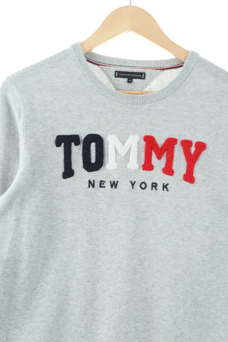 （ L ） Tommy Hilfiger(トミーヒルフィガー) ニット セーター グレー 綿 ビッグロゴ 限定版- 10134