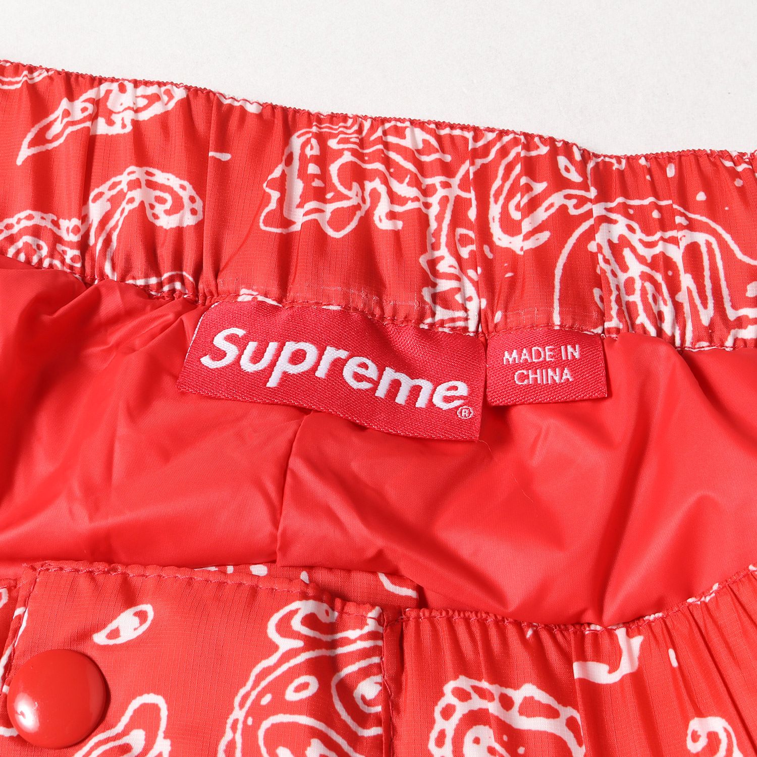 【美品】シュプリーム　supreme ズボン　赤　ペイズリー柄 新品同様 Supreme シュプリーム パンツ サイズ:M 22AW