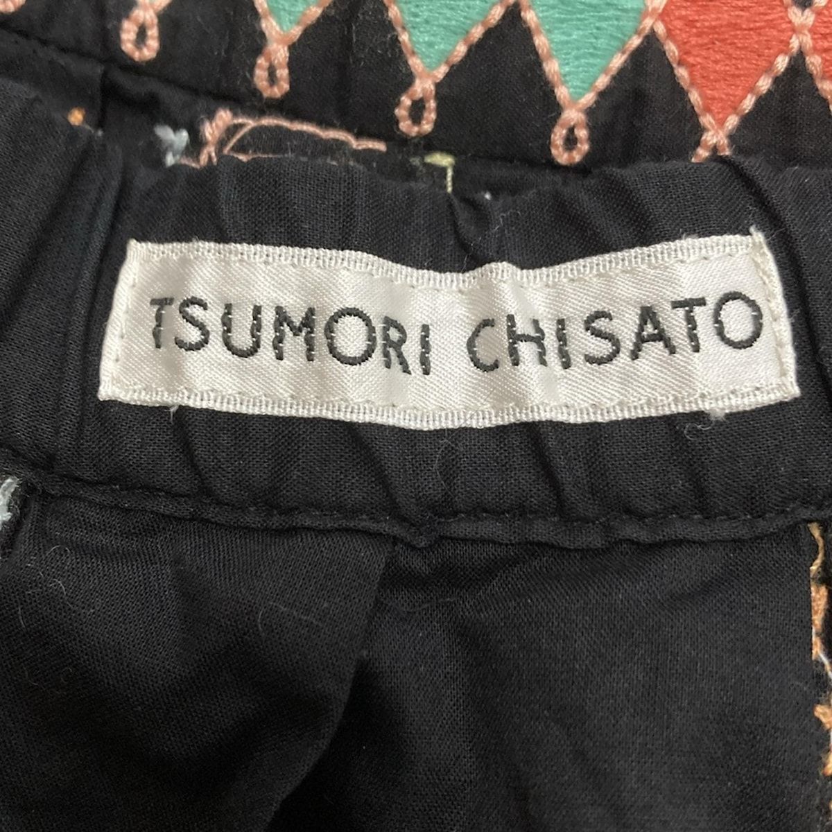 TSUMORI CHISATO 新品刺繍入りひざ丈スカート TSUMORI CHISATO（ツモリチサト）の「S ﾀﾞﾝｼﾝｸﾞﾌﾗﾜｰT（スカート