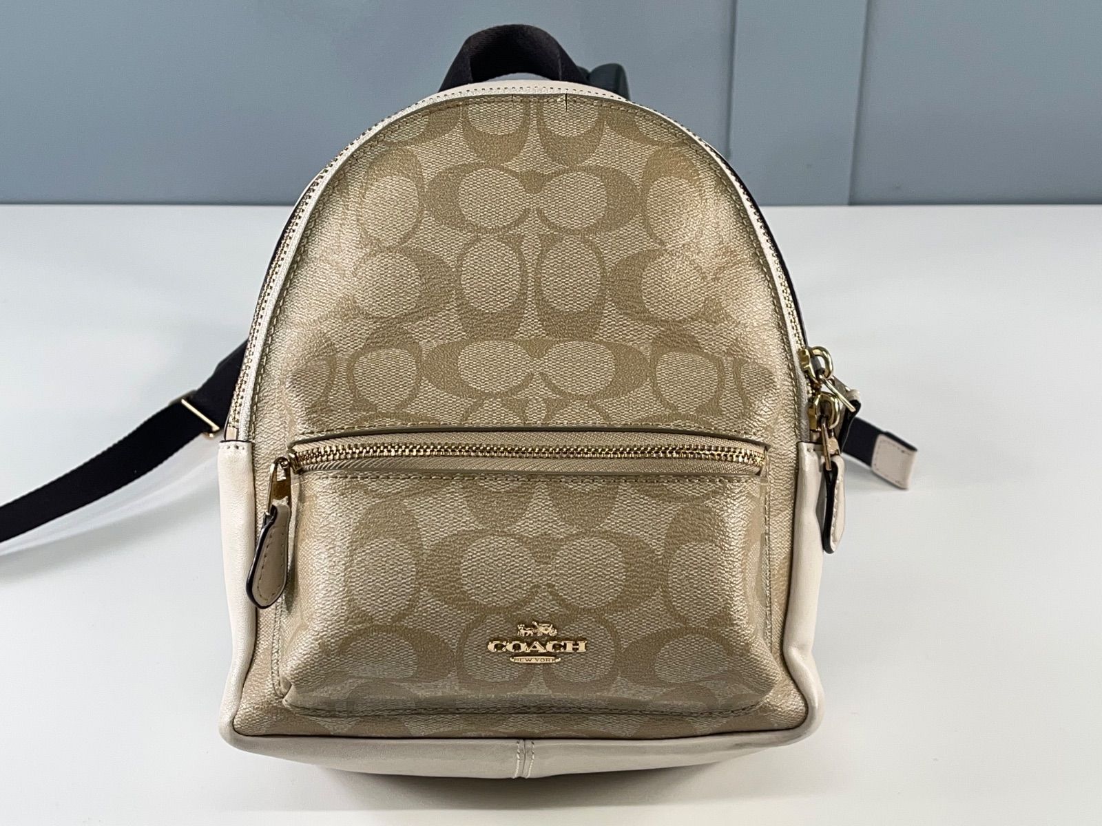 値下げ！　COACH ベージュ 白 ミニリュック ☆美品 COACH コーチ リュック ミニリュック 鞄 レディース PVC