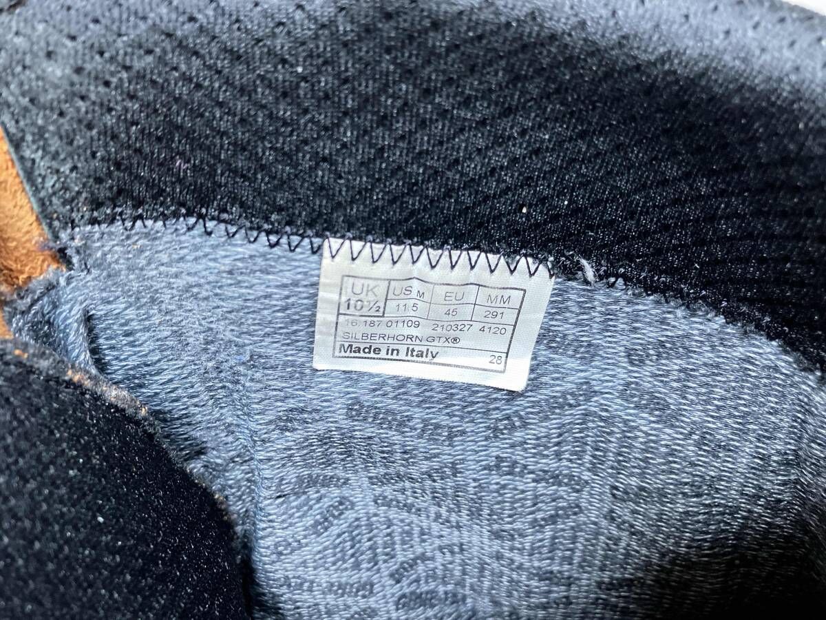 トレッキングブーツ