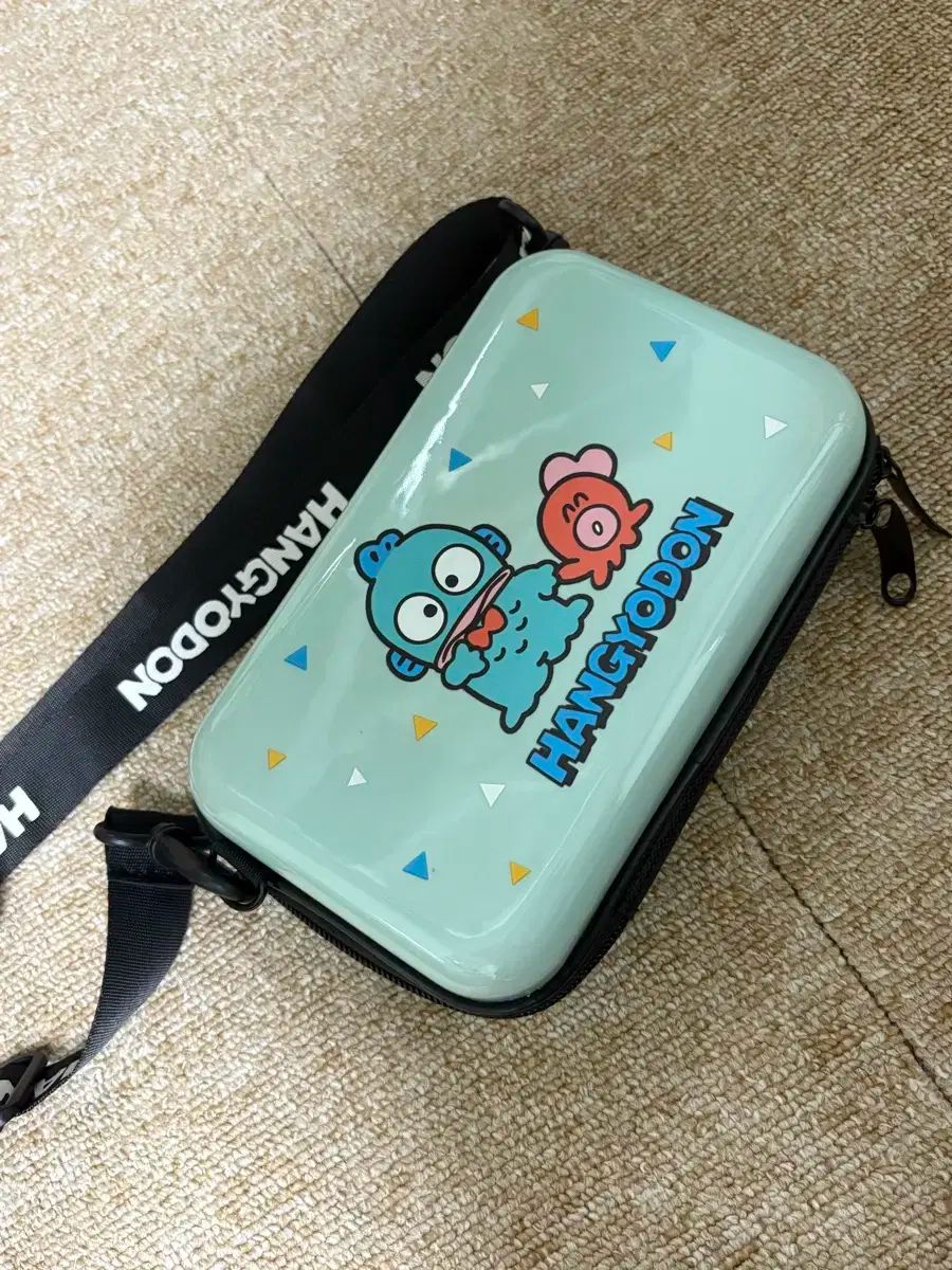 ハンギョドン 品 Sanrio サンリオ ミニ クロスボディバッグ