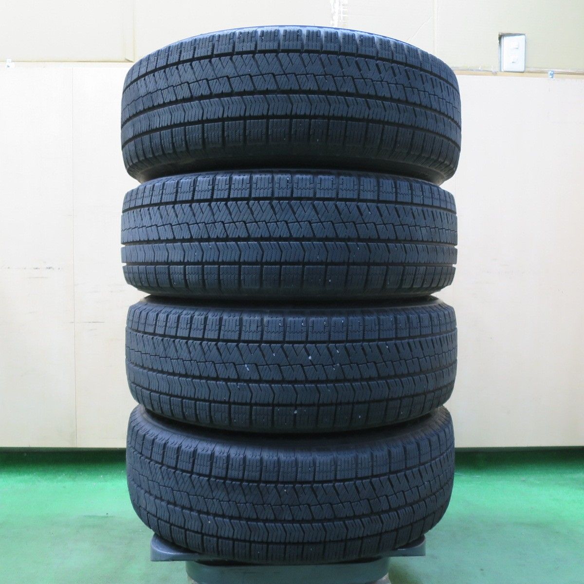 バリ溝‼️ブリヂストンスタッドレスセット2022年製195/65R15プリウス等 バリ溝！22年！9分☆トヨタ 30系 プリウス 純正 195/65R15