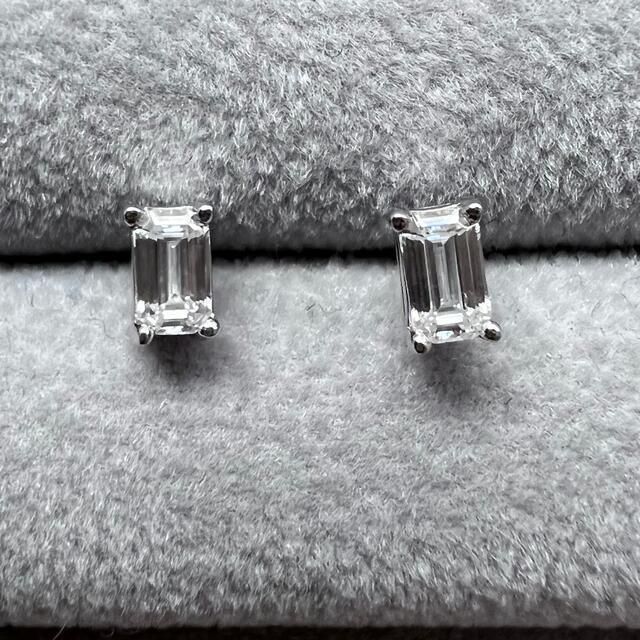 モアサナイト モアッサナイト ピアス エメラルド カット エメラルド