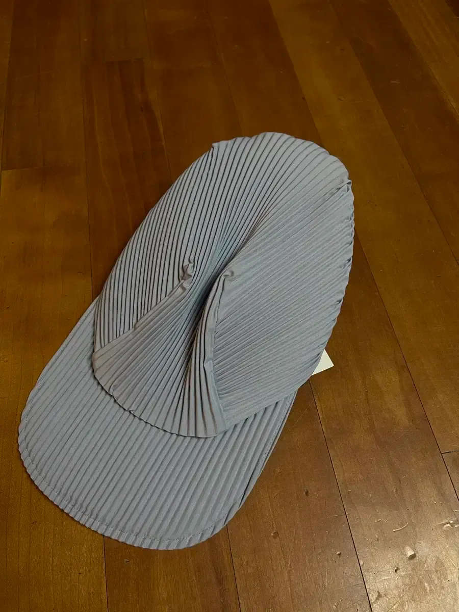 イッセイミヤケ　キャップ Issey Miyake Issey Miyake Men Hat - Neutrals Hats