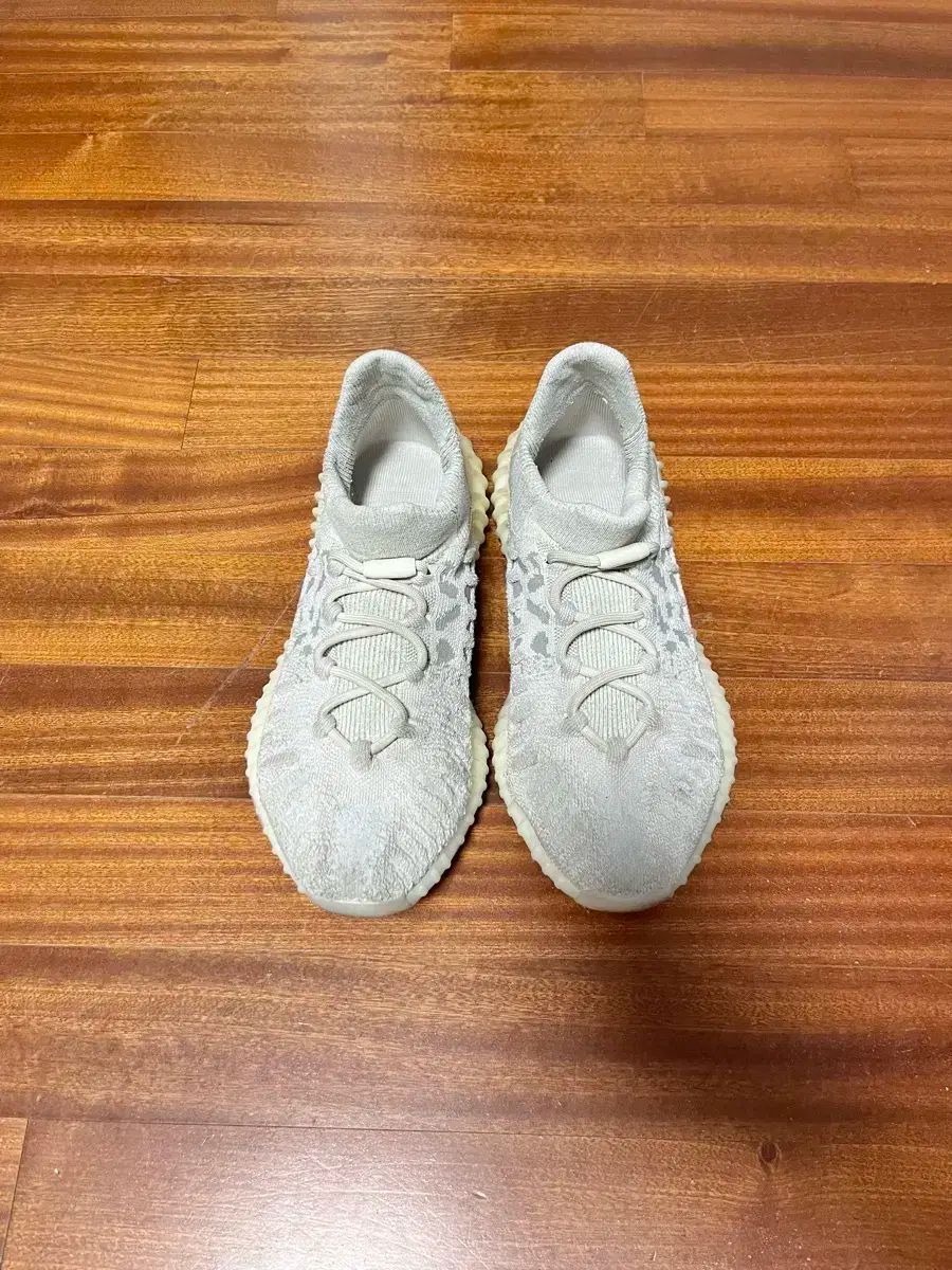 adidas(アディダス) イージーブースト スレートボーン
