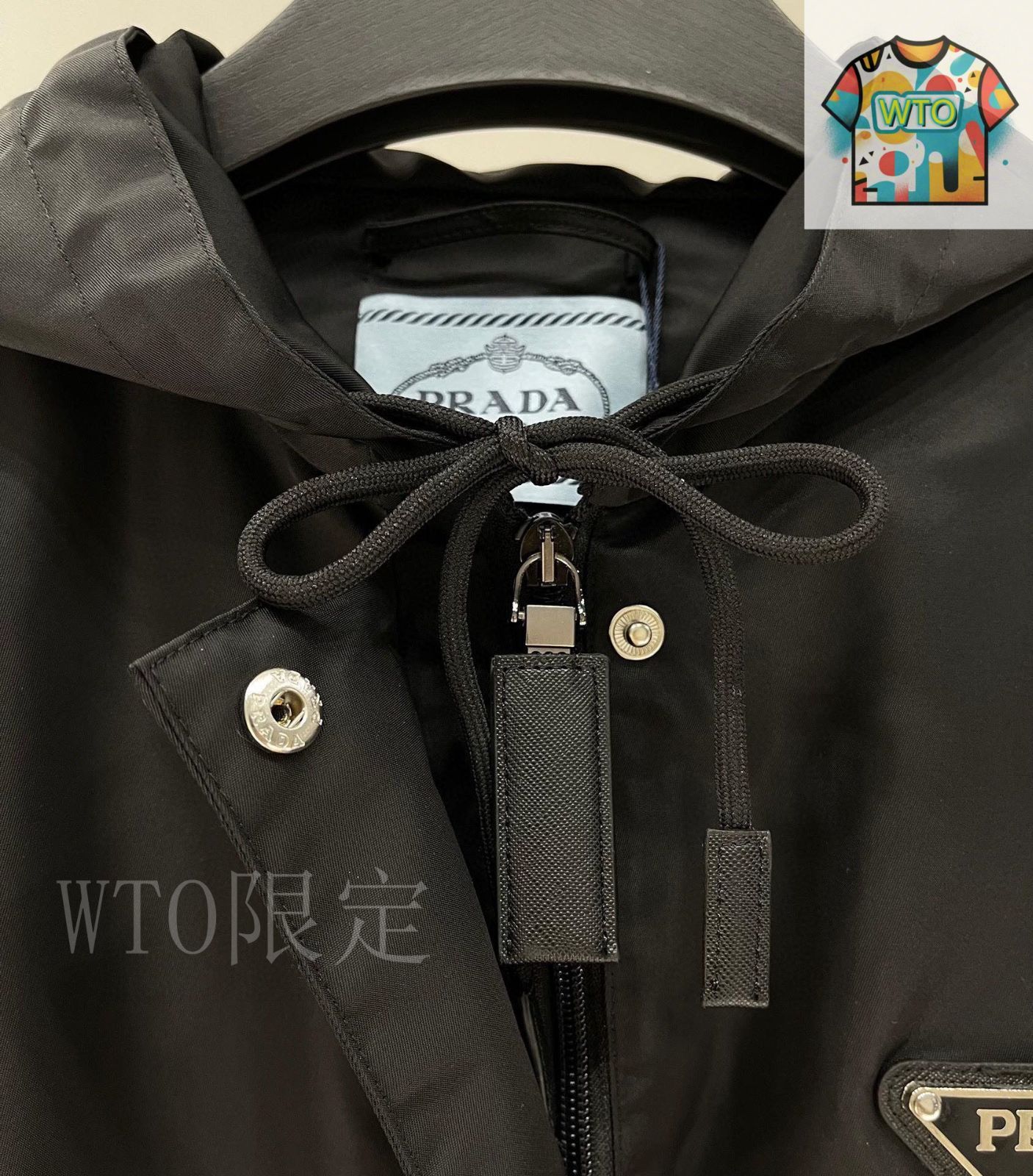 今日WTO】PRADA ハイクオリティ版 トライアングルロゴ フード