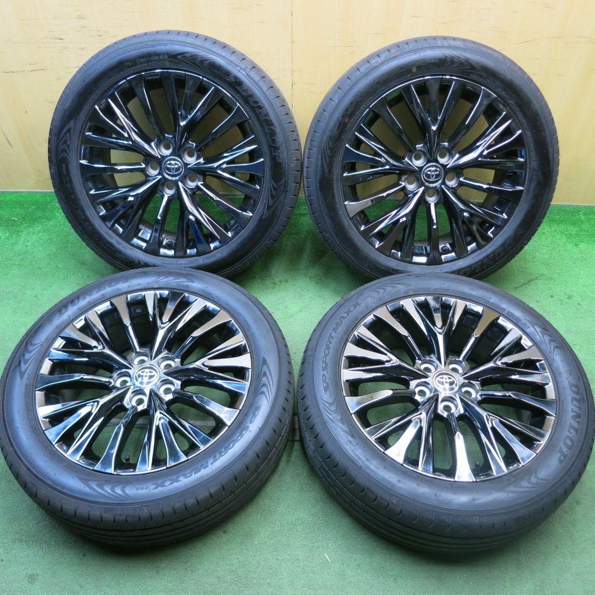 バリ溝！23年！ほぼ10分トヨタ 40系 ヴェルファイア Zプレミア 純正 225/55R19 ダンロップ SPスポーツマックス 060 19インチ PCD120/5H5080901HAノ