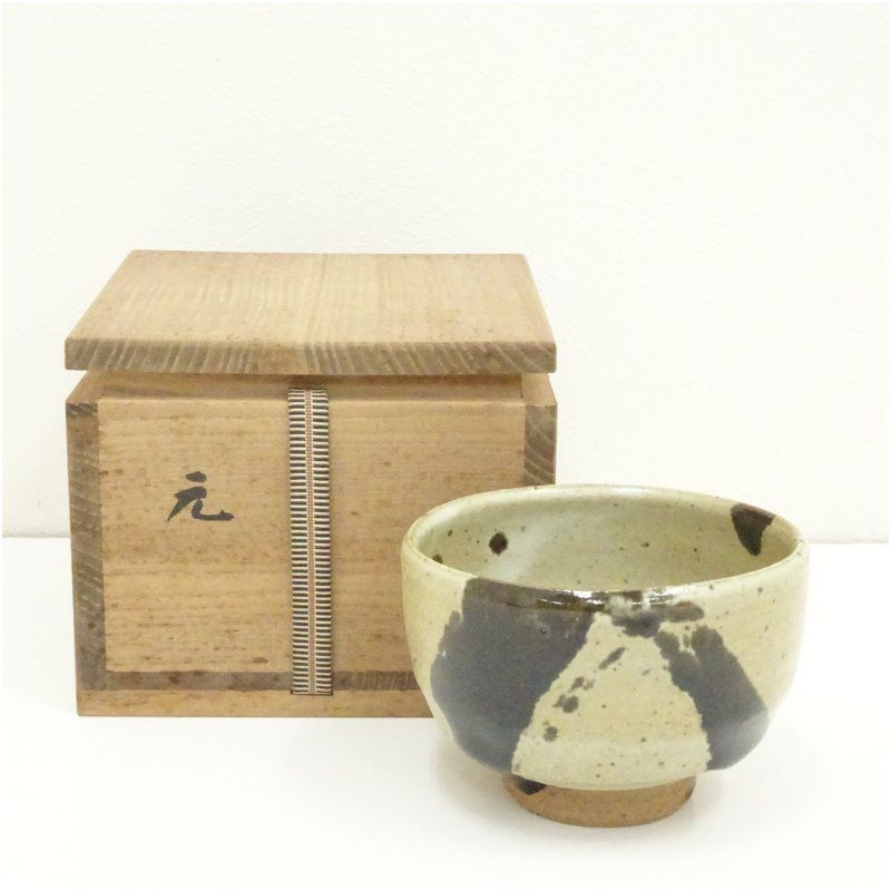 【火鉢】江戸火鉢　欅の見事な木目　酒を燗できる鉄瓶と五徳が一体化　備長炭藁灰付き 火鉢】江戸火鉢 欅の見事な木目 酒を燗できる鉄瓶と五徳が