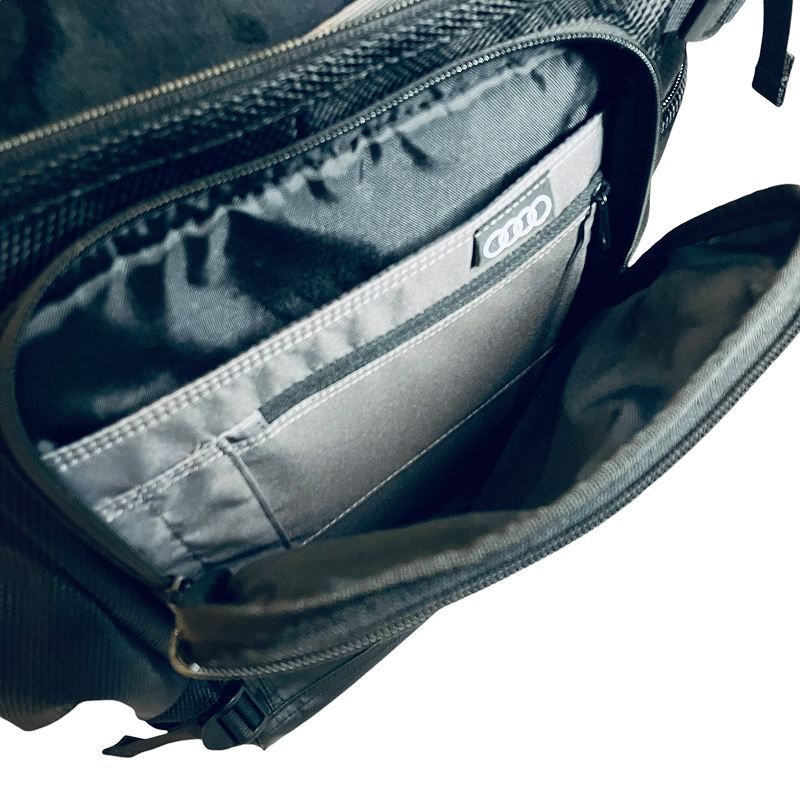イーストパック EASTPAK AUDI 純正 quattroコラボ 美品 バッグ 