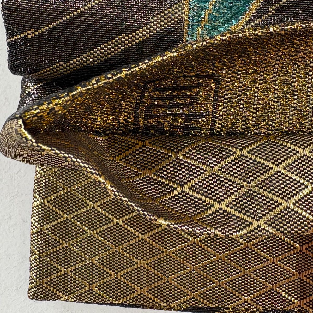 セール♪本金箔使いの六通柄袋帯　着物振袖　草花文様 袋帯 秀品 落款 振袖向き 桜 草花 箔 金銀糸 金色 六通 正絹
