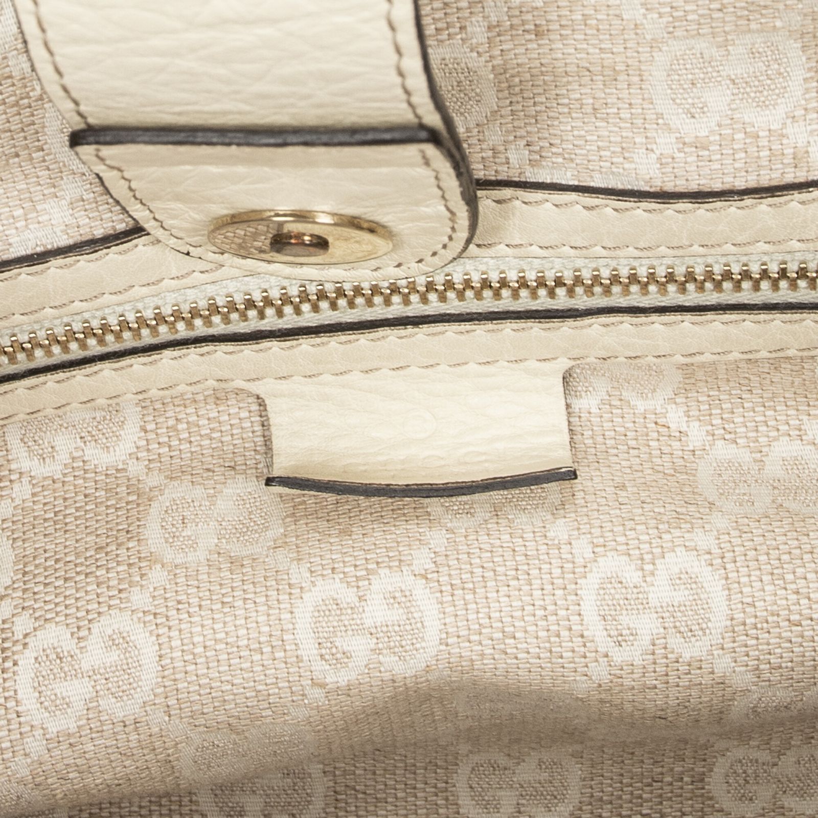 GUCCI グッチスクエアバンブーハンドルトートアイボリーグレインカーフスキンレザーA