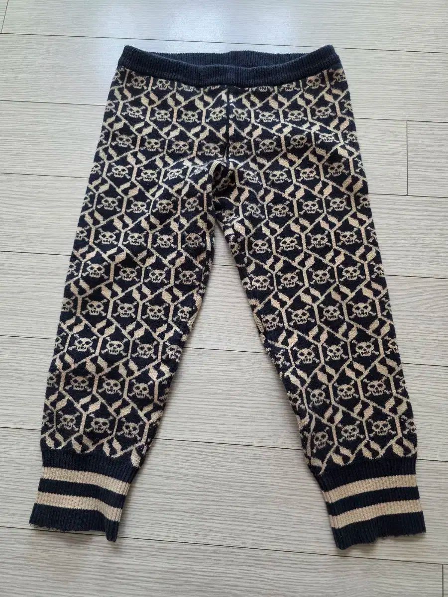 GUCCI グッチ キッズ ニットパンツ 4 税金