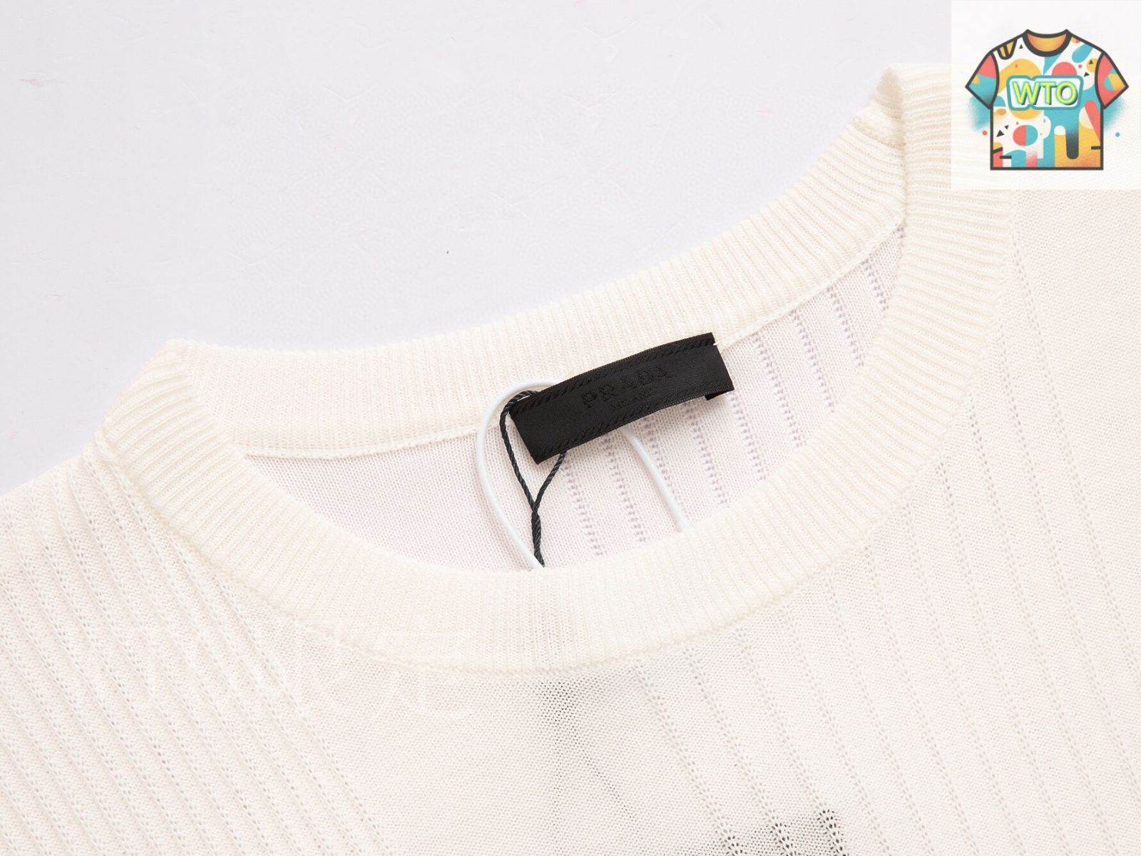 Prada Vネック Tシャツ PRADA (プラダ) 異素材ポケット クルーネック 半袖 Tシャツ