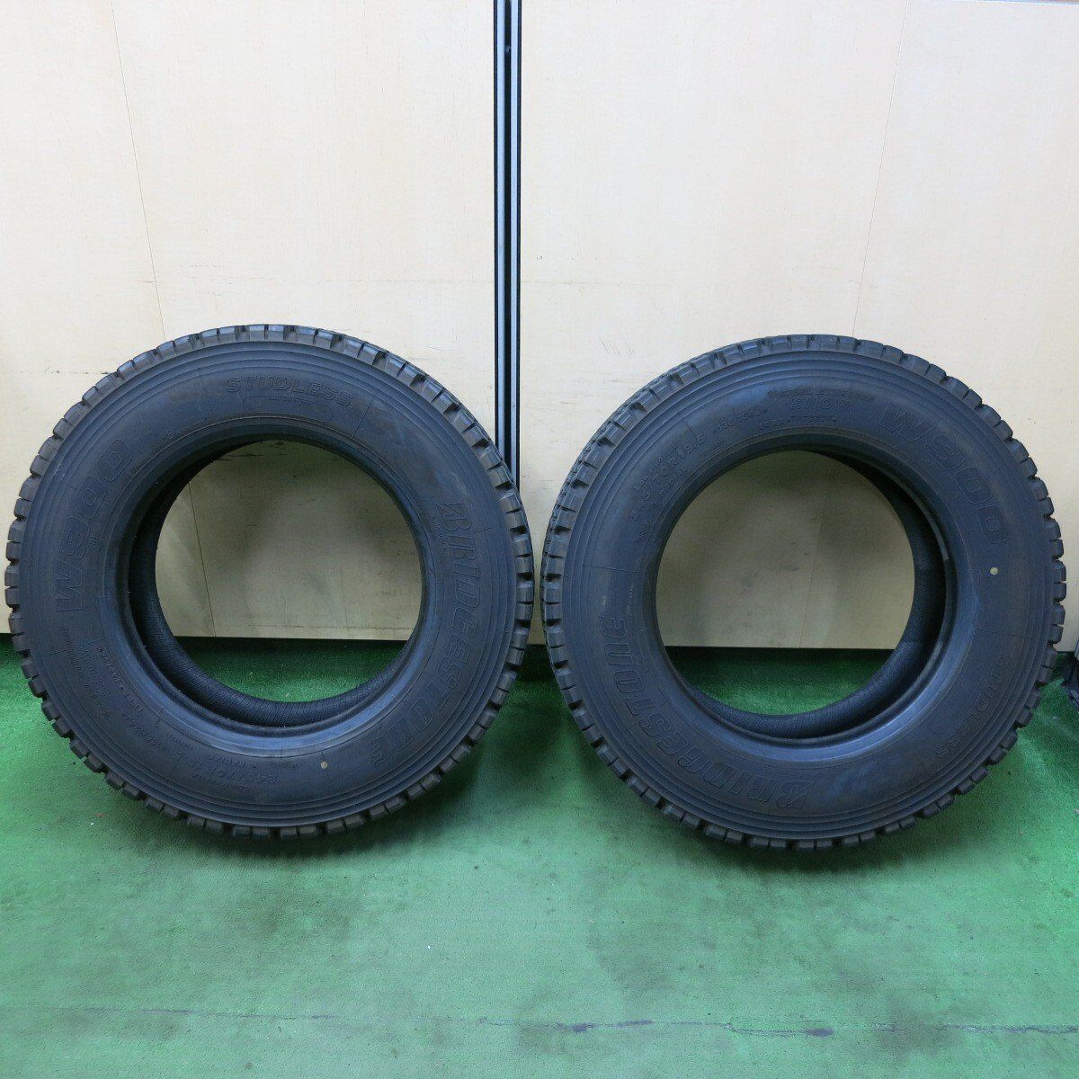 室内保管★ バリ溝215/50R1/7 2021年スタッドレスタイヤ引取り限定★ バリ溝 スタッドレス付】レクサス LX600 純正 オプション 22in