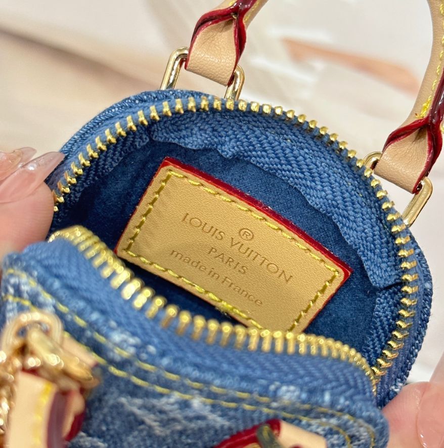Louis Vuitton レザーキーホルダー ルイヴィトンポルトクレ LVメイドベアー NIGOコラボ ブラウン