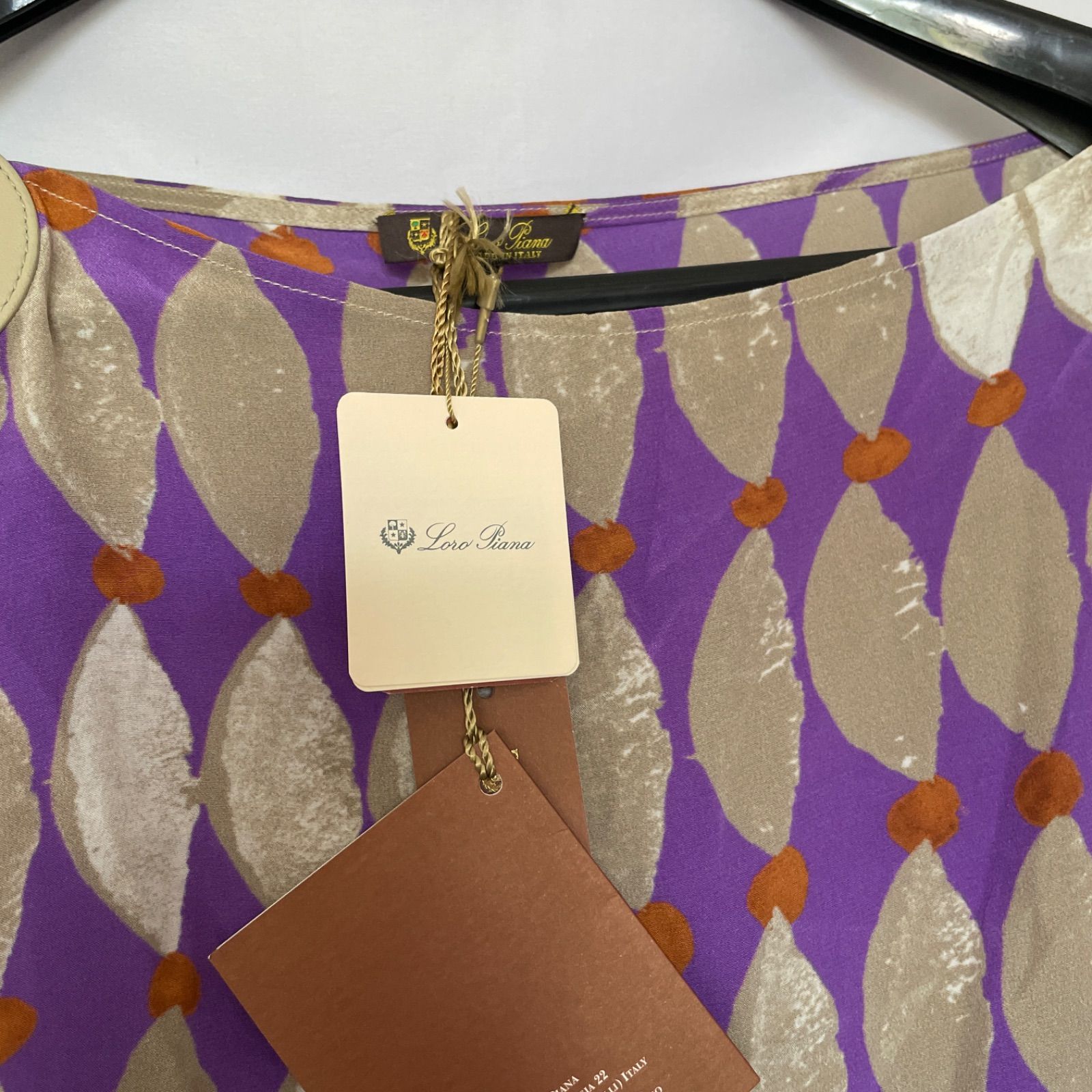 極美品★LOROPIANA★現行タグ★シルク★ロゴ★ジャケット★ブルゾン 極美品☆LOROPIANA☆現行タグ☆シルク☆ロゴ☆ジャケット☆ブルゾン