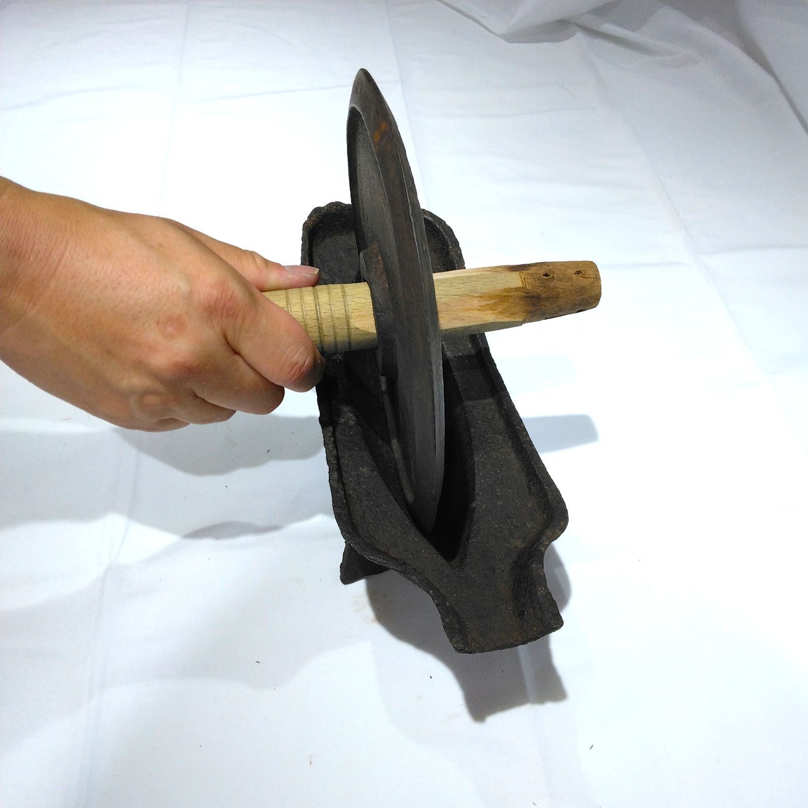 薬研 やげん 鉄製 漢方 粉砕 調剤道具 古民具アンティーク 鉄製 薬研 やげん 古道具 漢方 粉砕器 アンティーク A453 - メルカリ