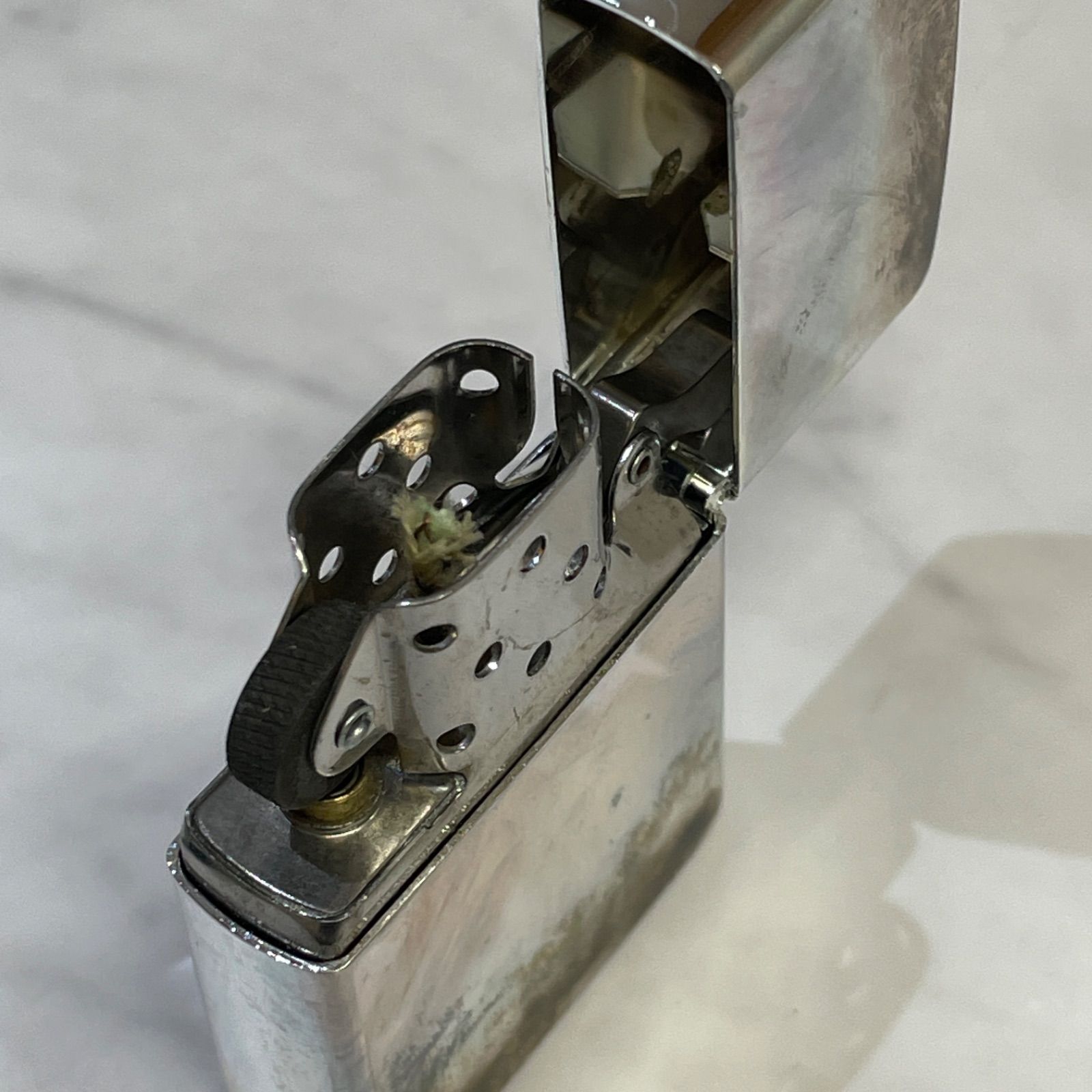 ■ZIPPO ラッキーストライク LUCKY STRIKE ジッポ― ライター 動作未確認 A25-460