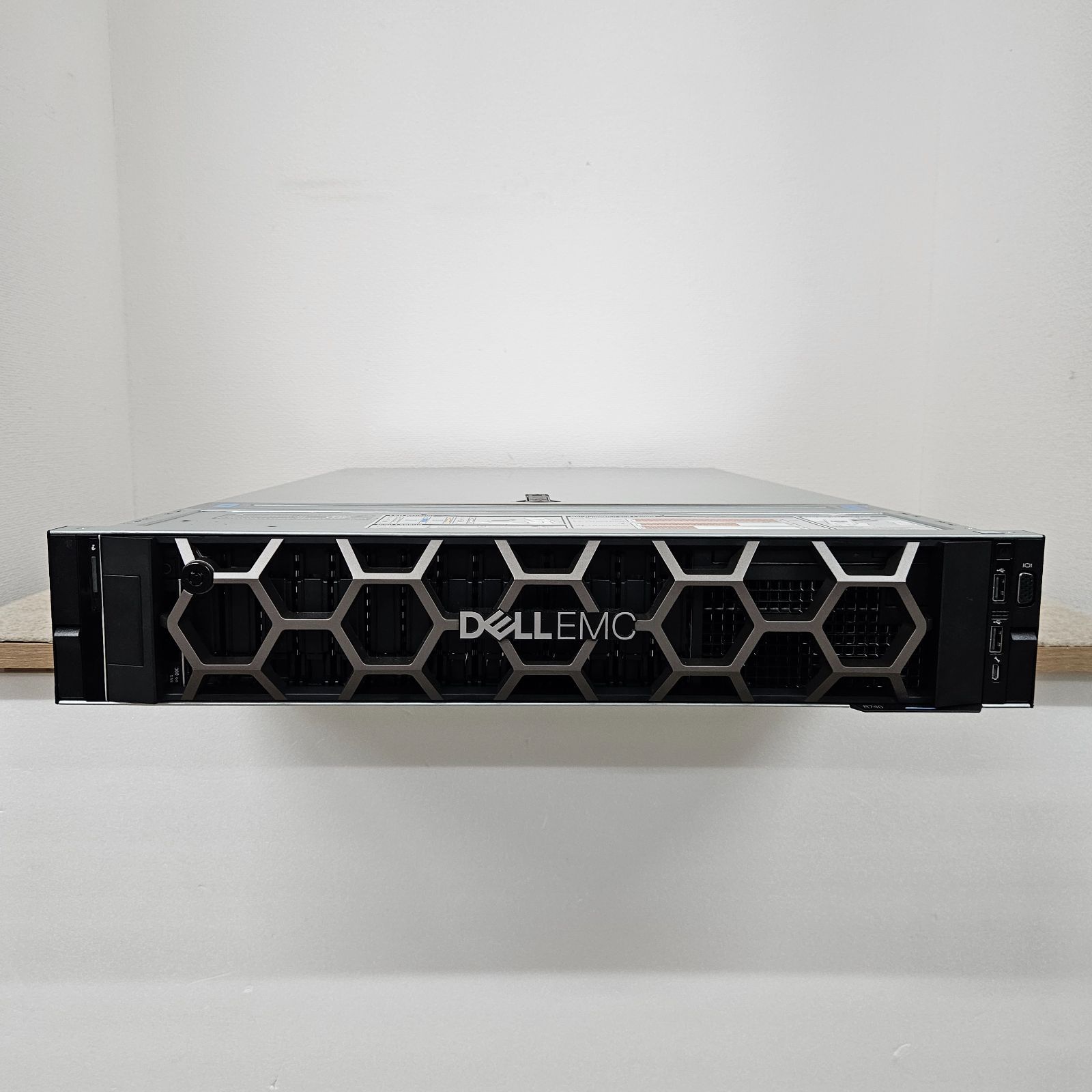 Dell PowerEdge R740 16Bay SFF Intel Xeon G 6154 2CPU 36Core 256GBメモリ Dell HDD SAS 600GB 300GB H740P