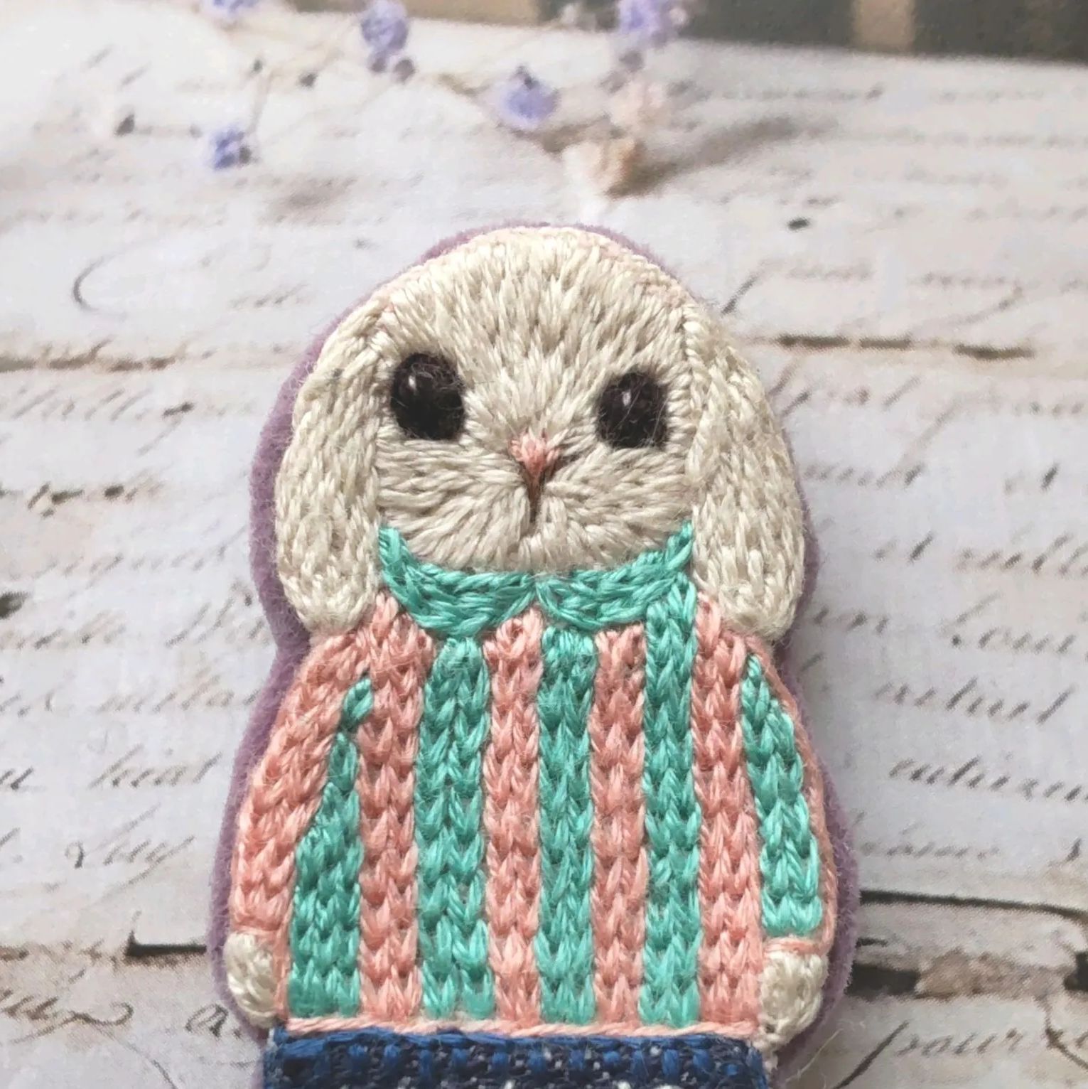 フクロウダーニングブローチ ダーニング刺繍 手刺繍ブローチ 刺繍 ...