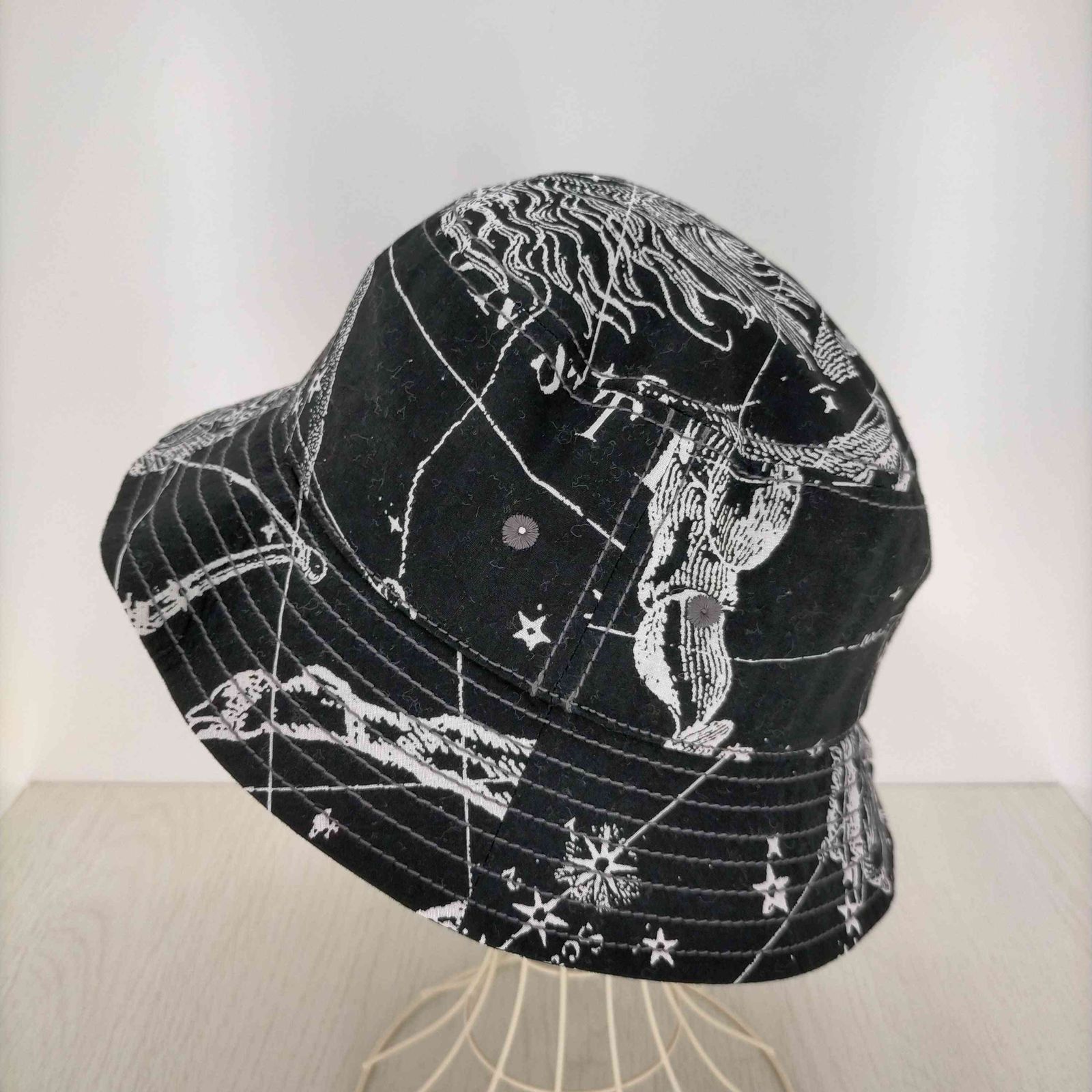 Vivienne Westwood MAN 星座柄バケットハット