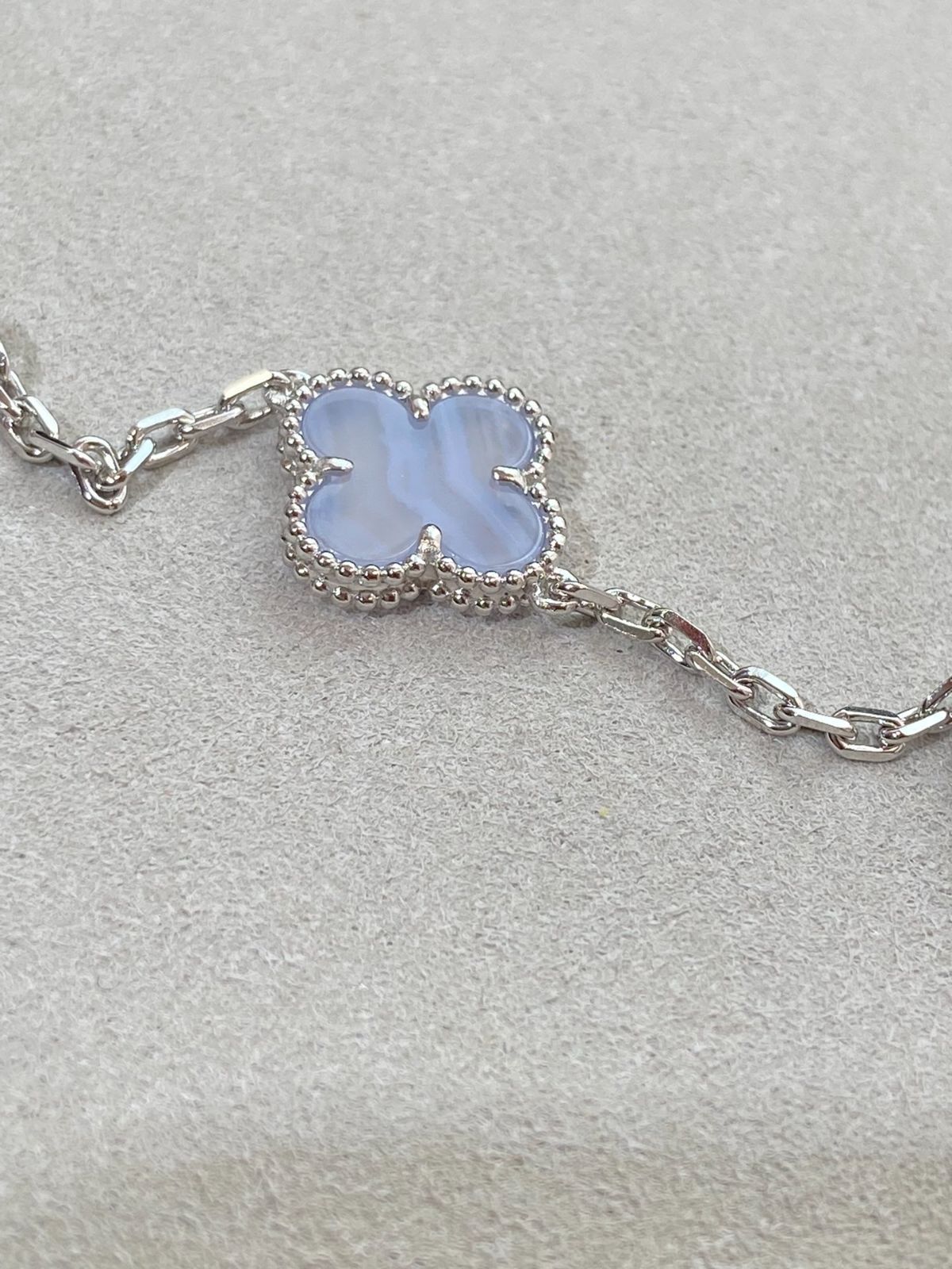 Van Cleef & Arpels 四つ葉のクローバーブレスレット Van Cleef & Arpels ヴァン クリーフ＆アーペルのクラシックな四