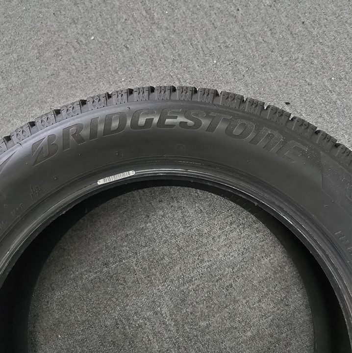 0T25073 _スタッドレスタイヤ BRIDGESTONE ブリヂストン BLIZZAK VRX2 205 55R16 4本セット