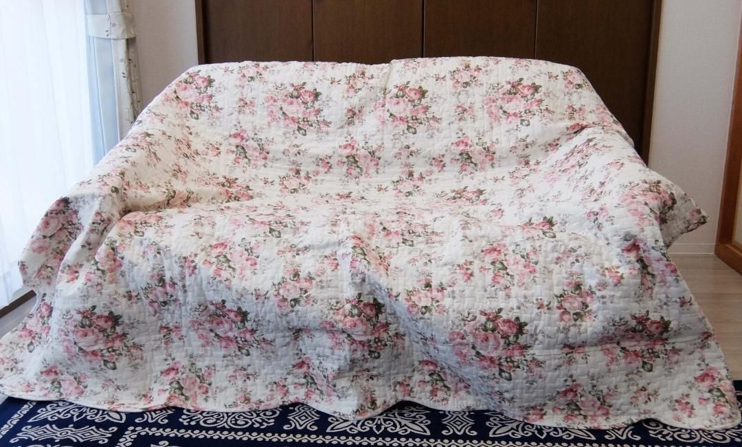 ☆両面使用できる綿100％水洗いキルトマルチカバー 薔薇柄ピンク