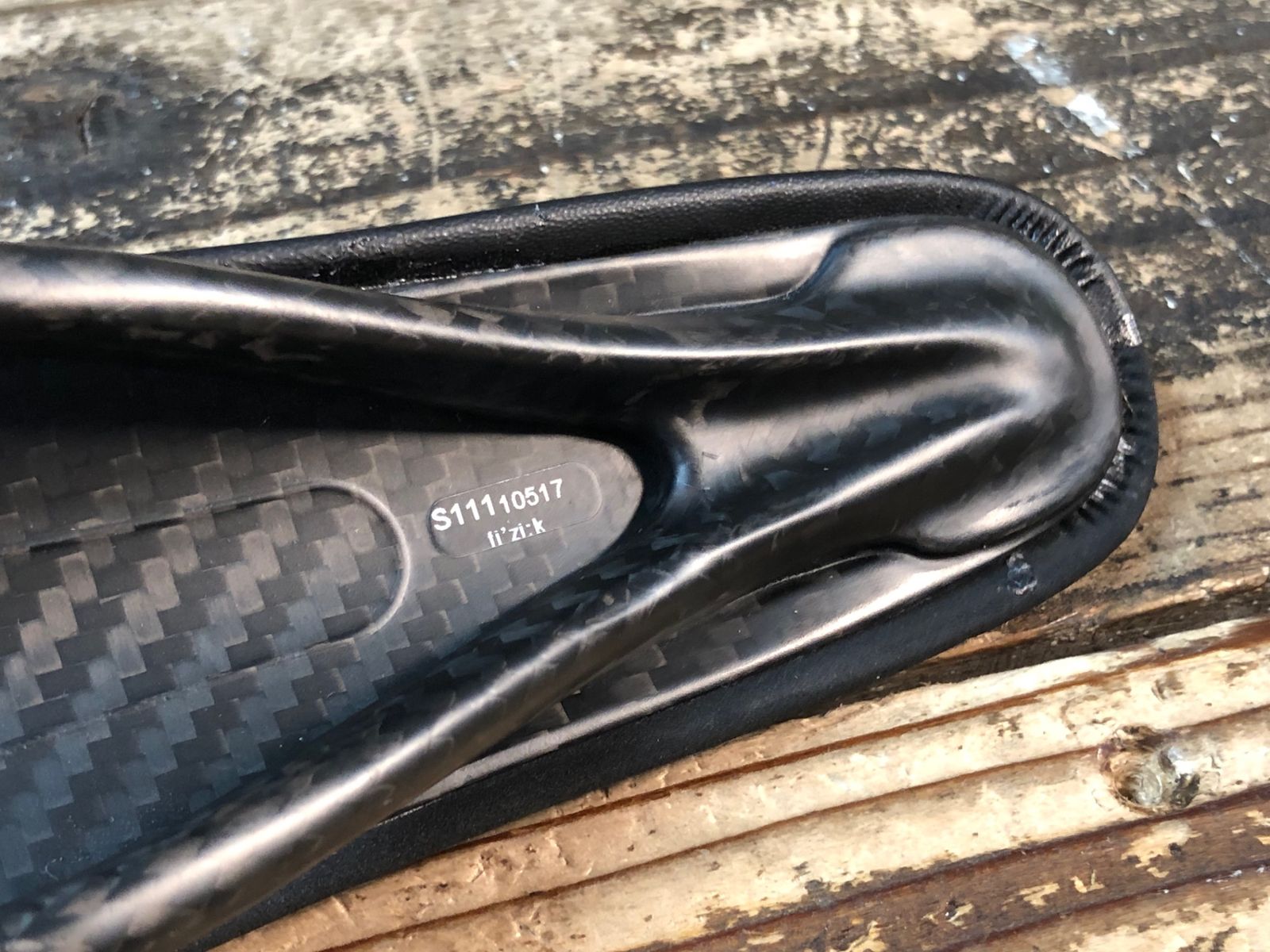 JM706 フィジーク fizik ARIONE 00 サドル 黒 カーボンレール BRIGHTFACE_UK