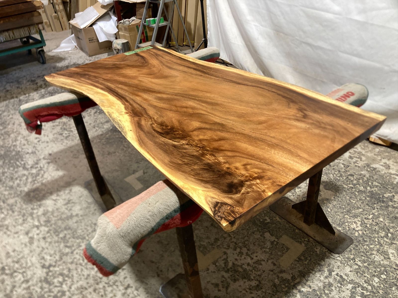 モンキーポッド9265 一枚板無垢 乾燥材 1500ｘ690-700ｘ36mm 天板のみ カウンター センターテーブル ダイニングテーブル MARWIL-DEMENAGEMENTS_CH