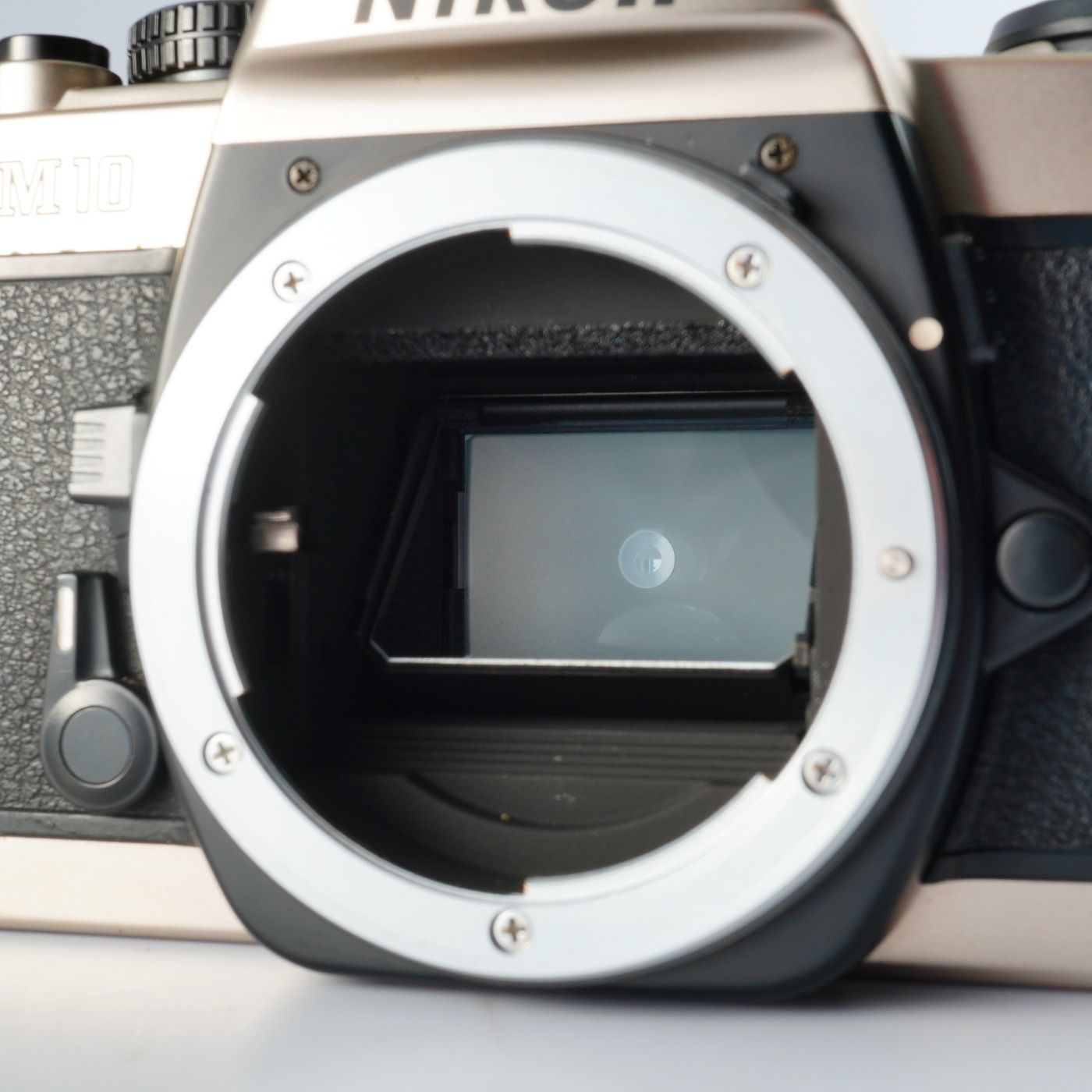 Nikon ニコン FM10 + セール中 Ai-S ZOOM Nikkor 35-70mm F/3.5-4.8 MF