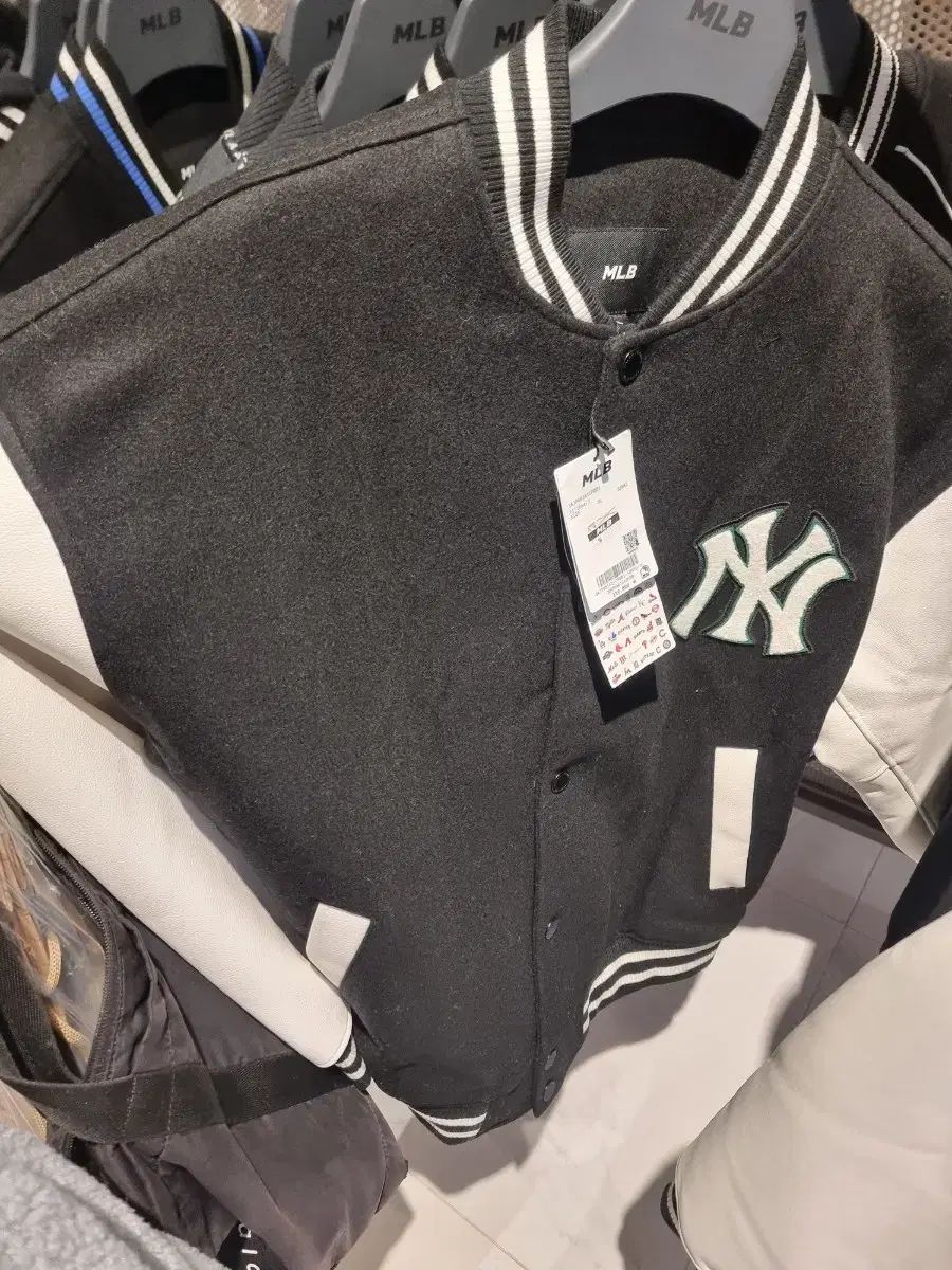 MLB ベーシックバーシティジャケット 本当に安い値段で売っています