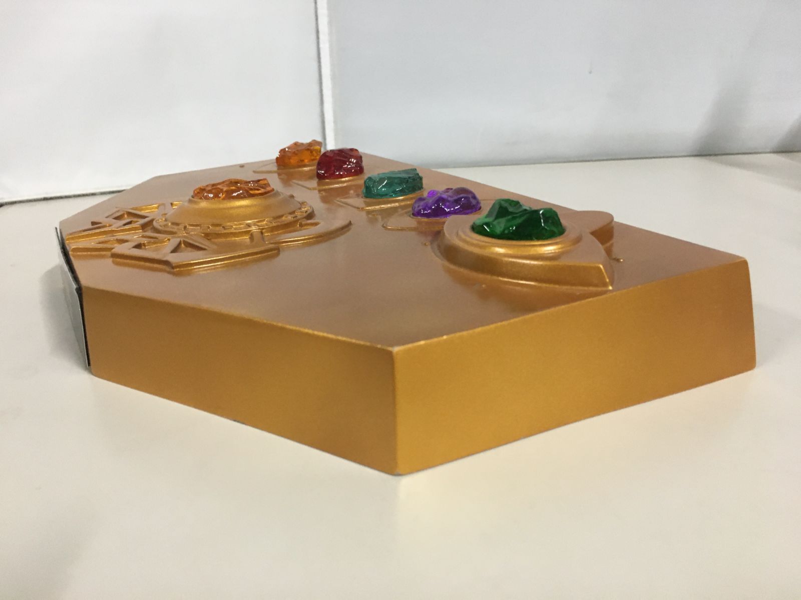 ○アベンジャーズ インフィニティストーン コレクション 台座 INFINITY