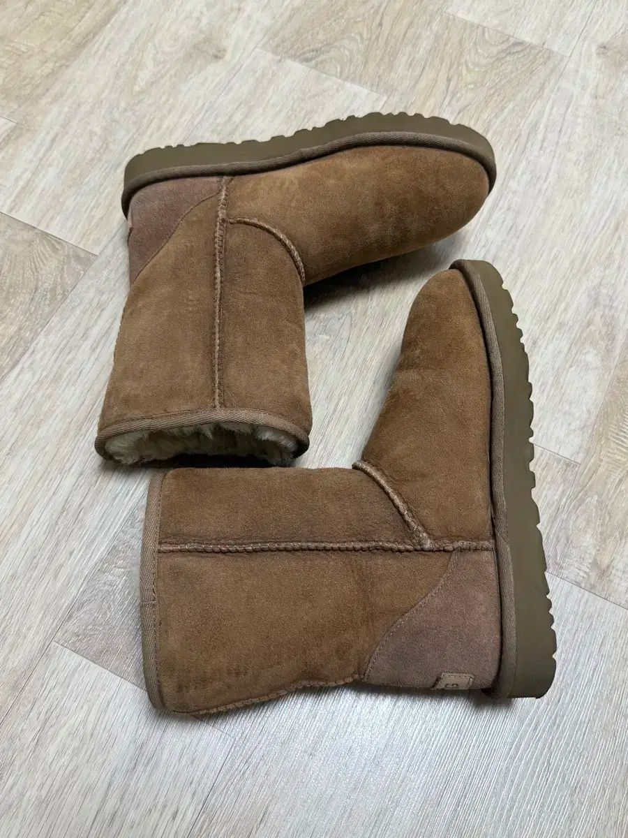  UGG アグ Classic ショート ムートンブーツ チェスナット 230 その他 ブーツ